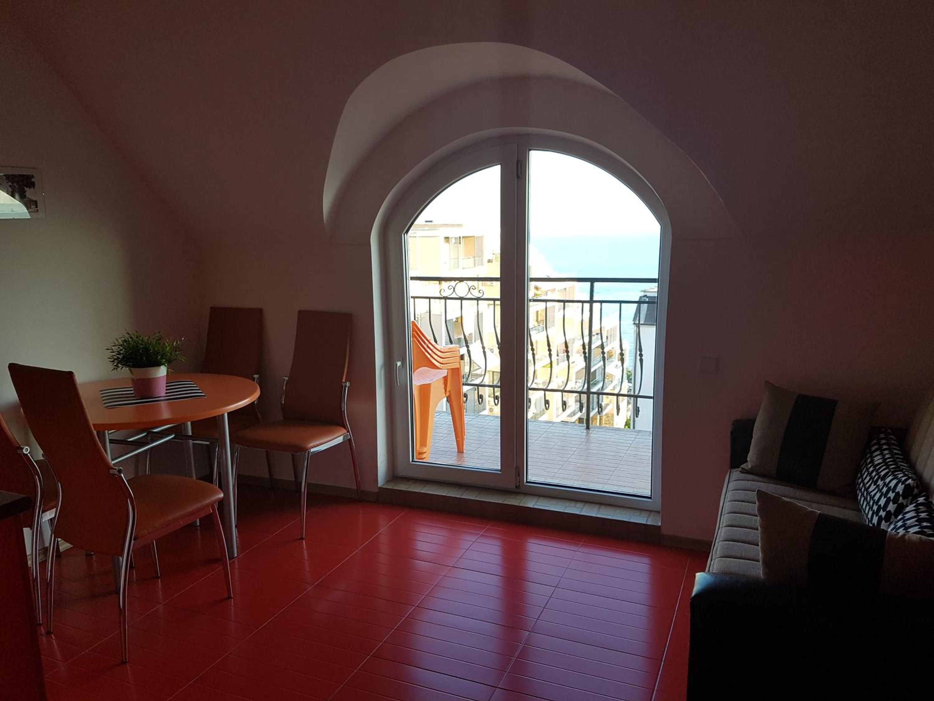 One-Bedroom Apartment with Sea View photo 1