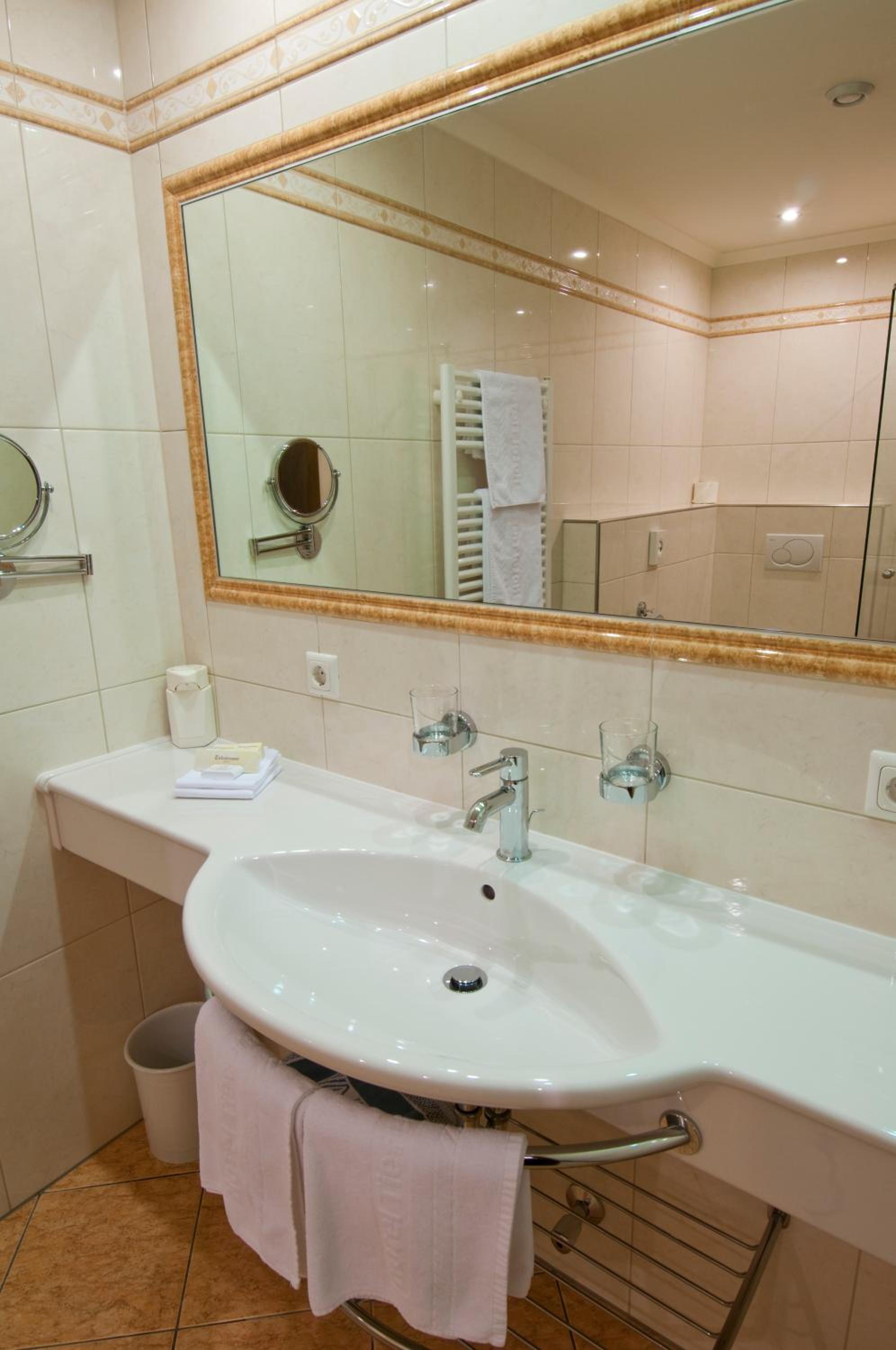 Premium Double Room - Photo 7