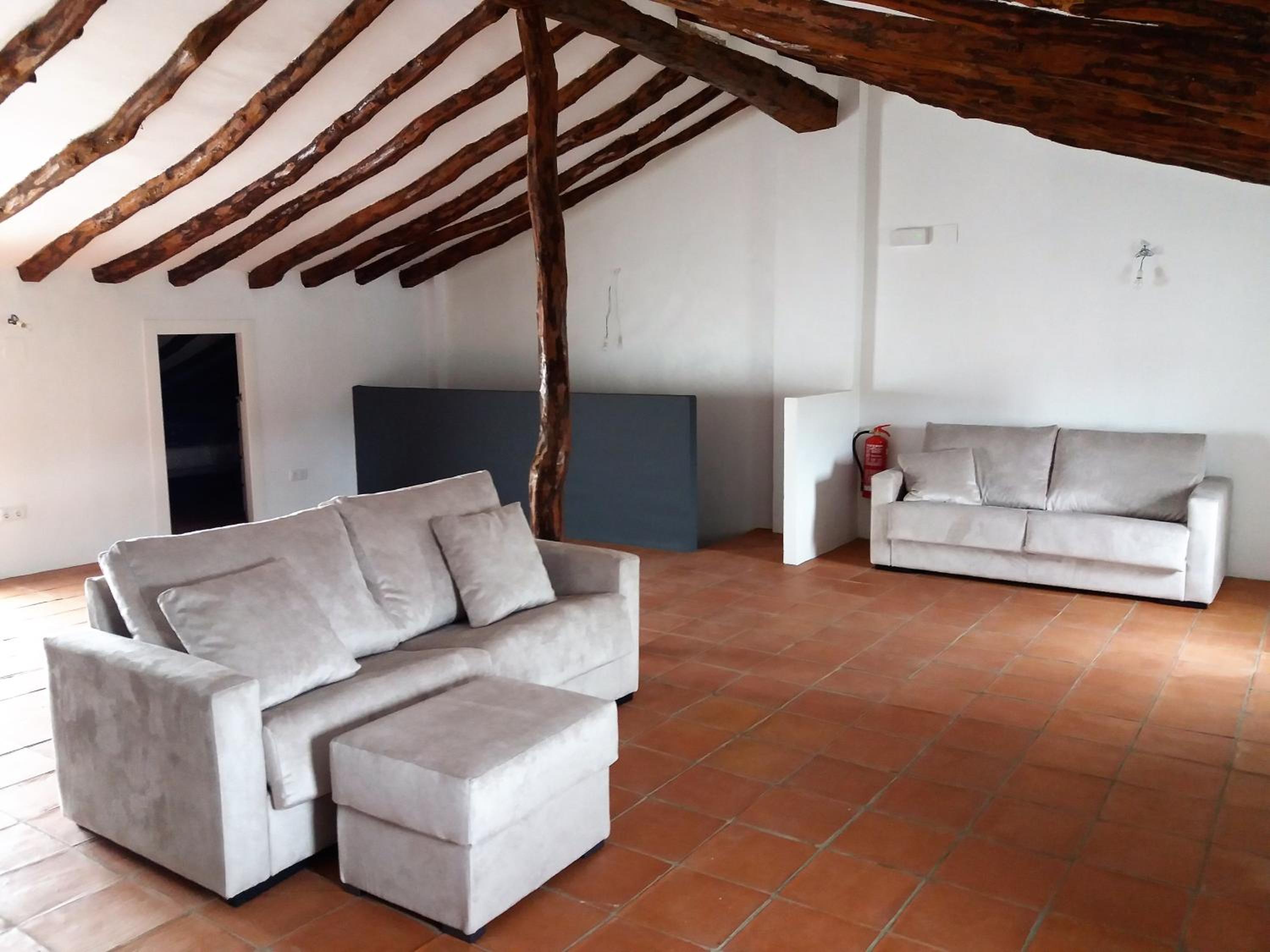 Six-Bedroom House photo 2
