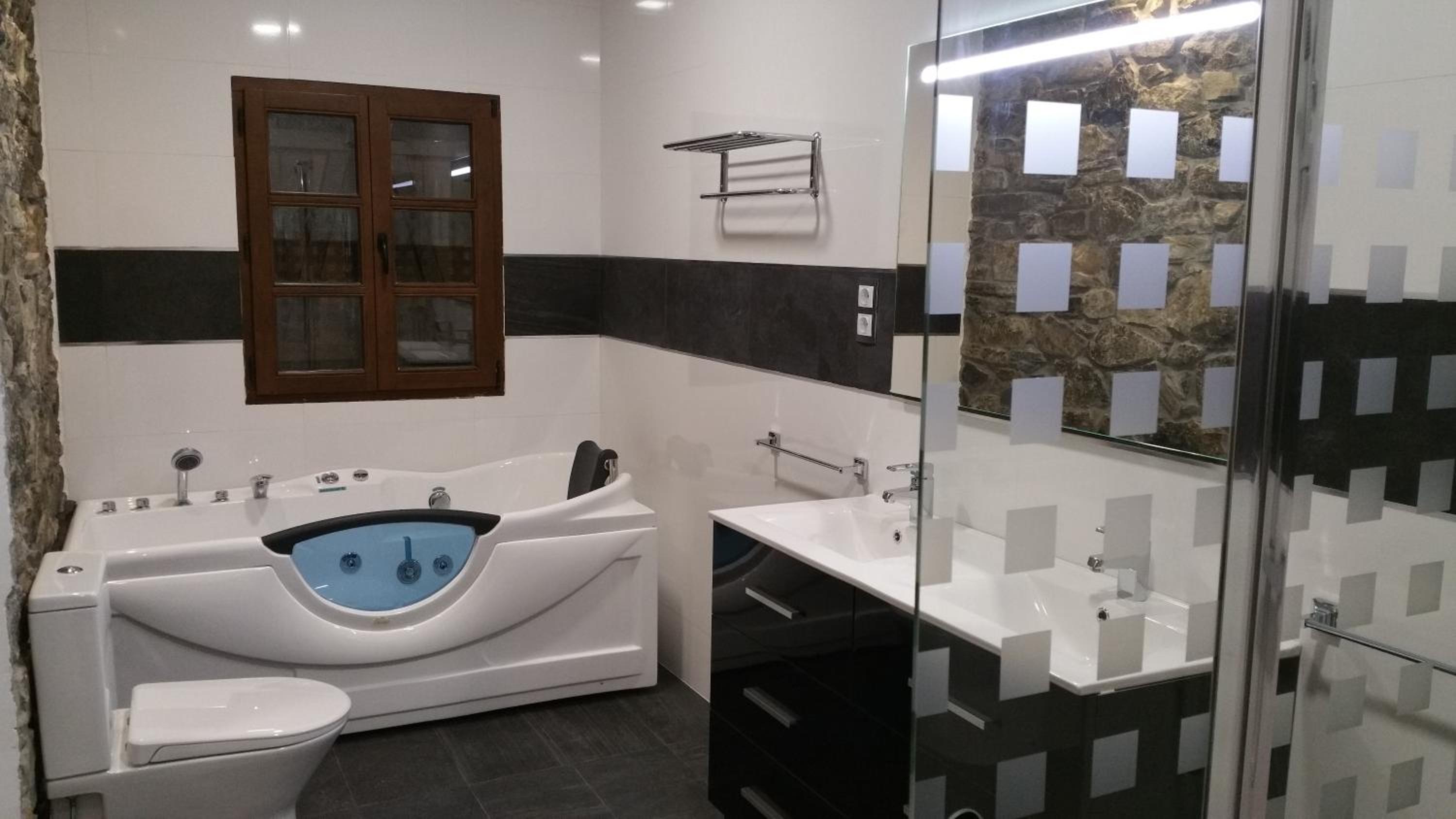 Deluxe Double Room with Hydromassage Bath - Photo 2