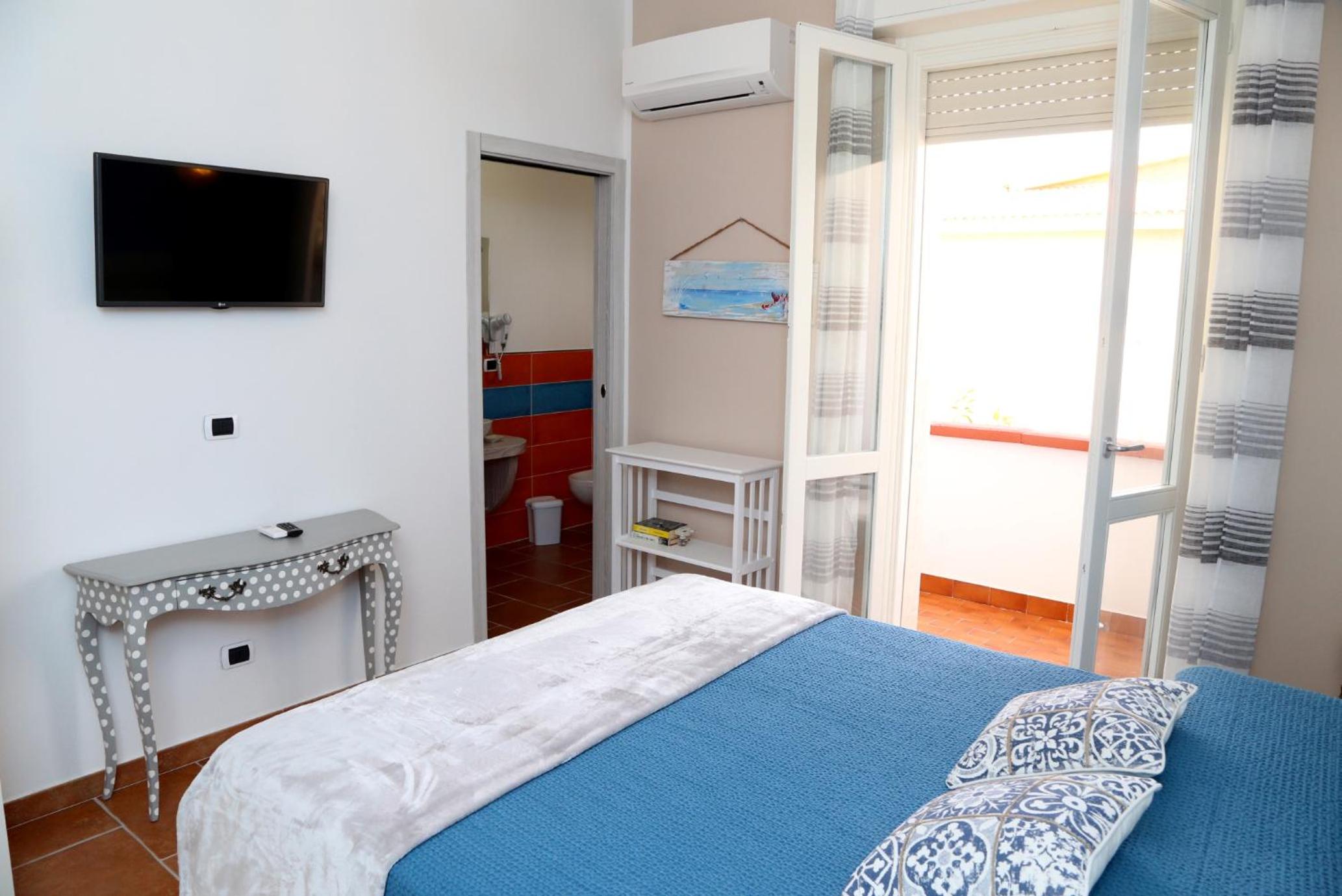 King Room with Balcony photo 3