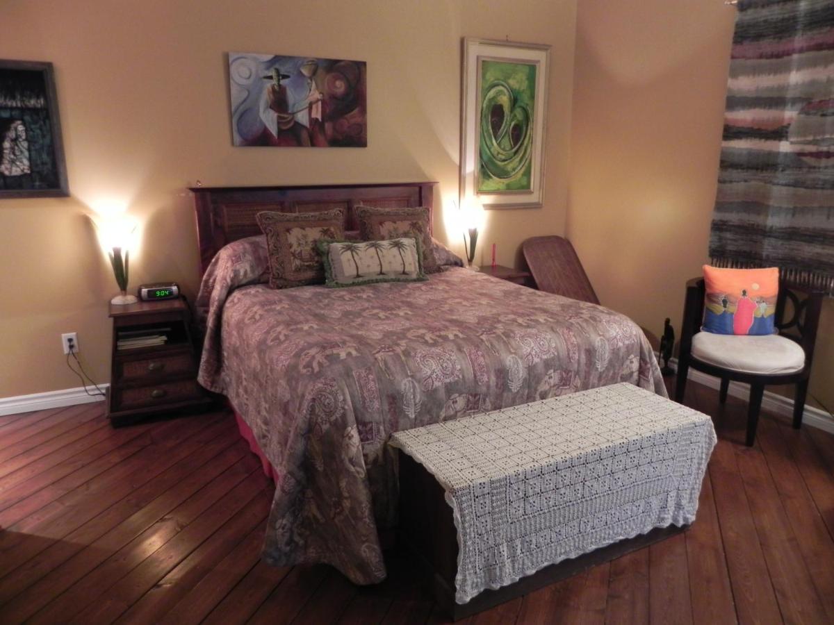 Queen Room photo 1
