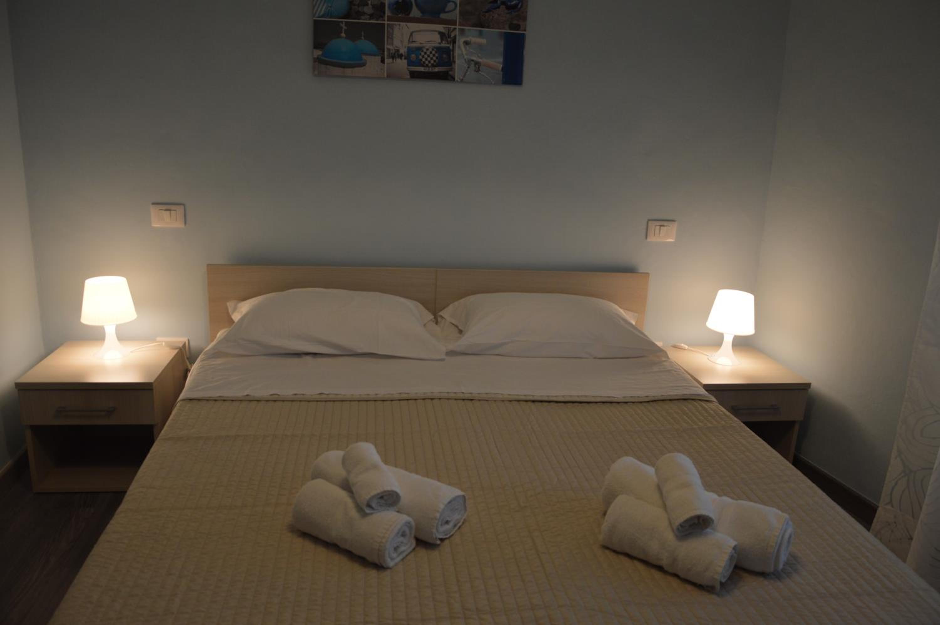 Double or Twin Room with Sea View - Photo 4