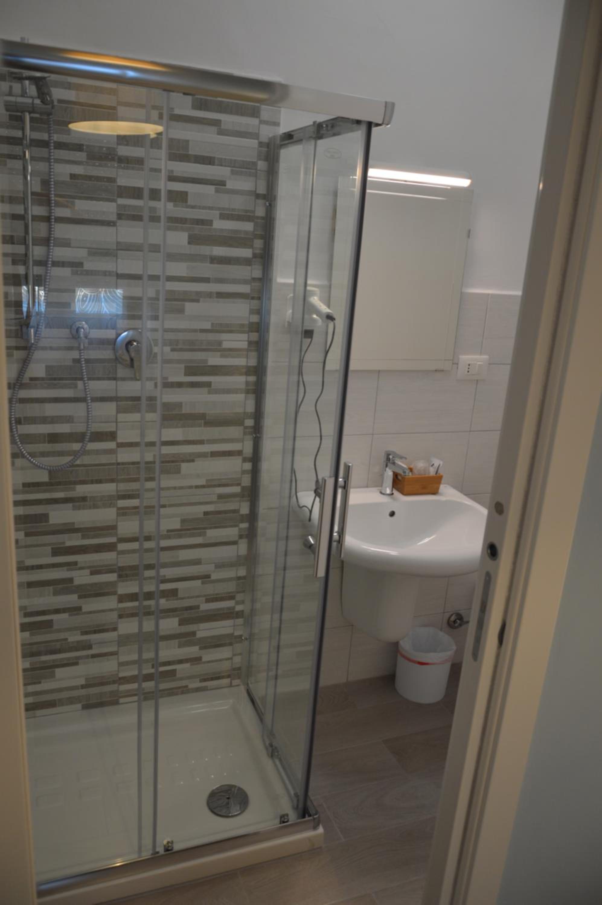 Double or Twin Room with Sea View - Photo 2
