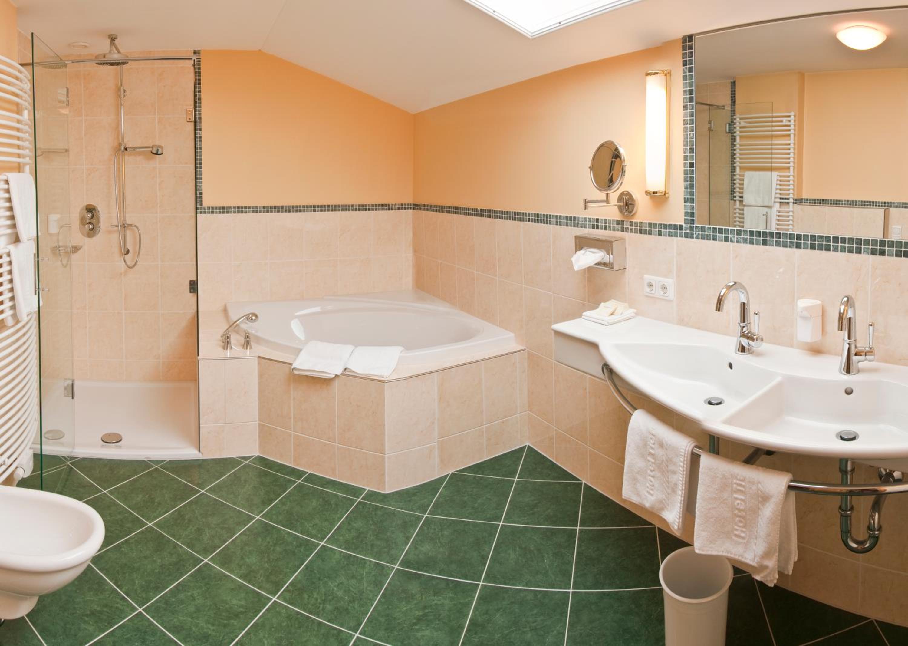 Luxury Suite - Photo 3