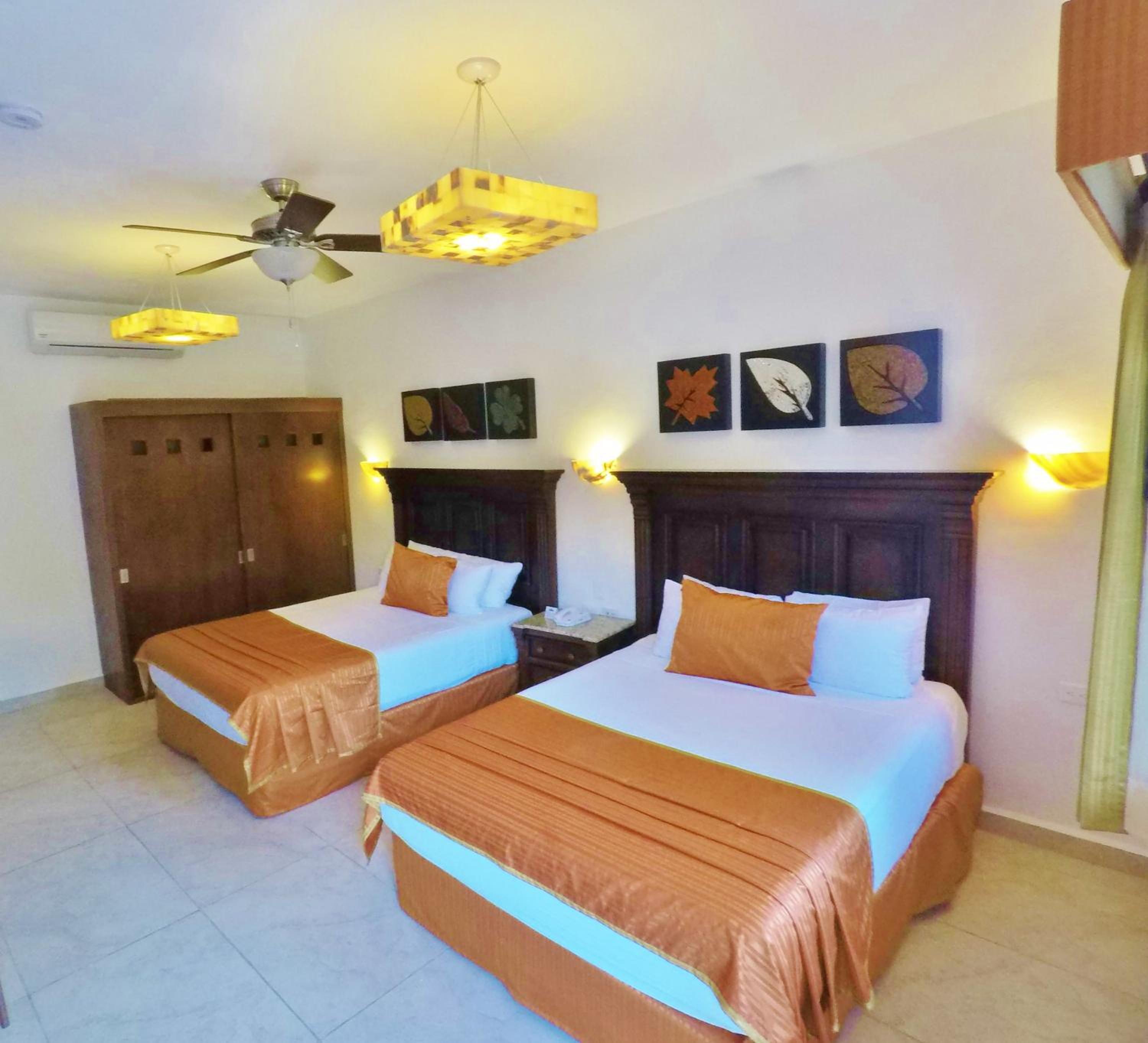 Deluxe King Room - Photo 11