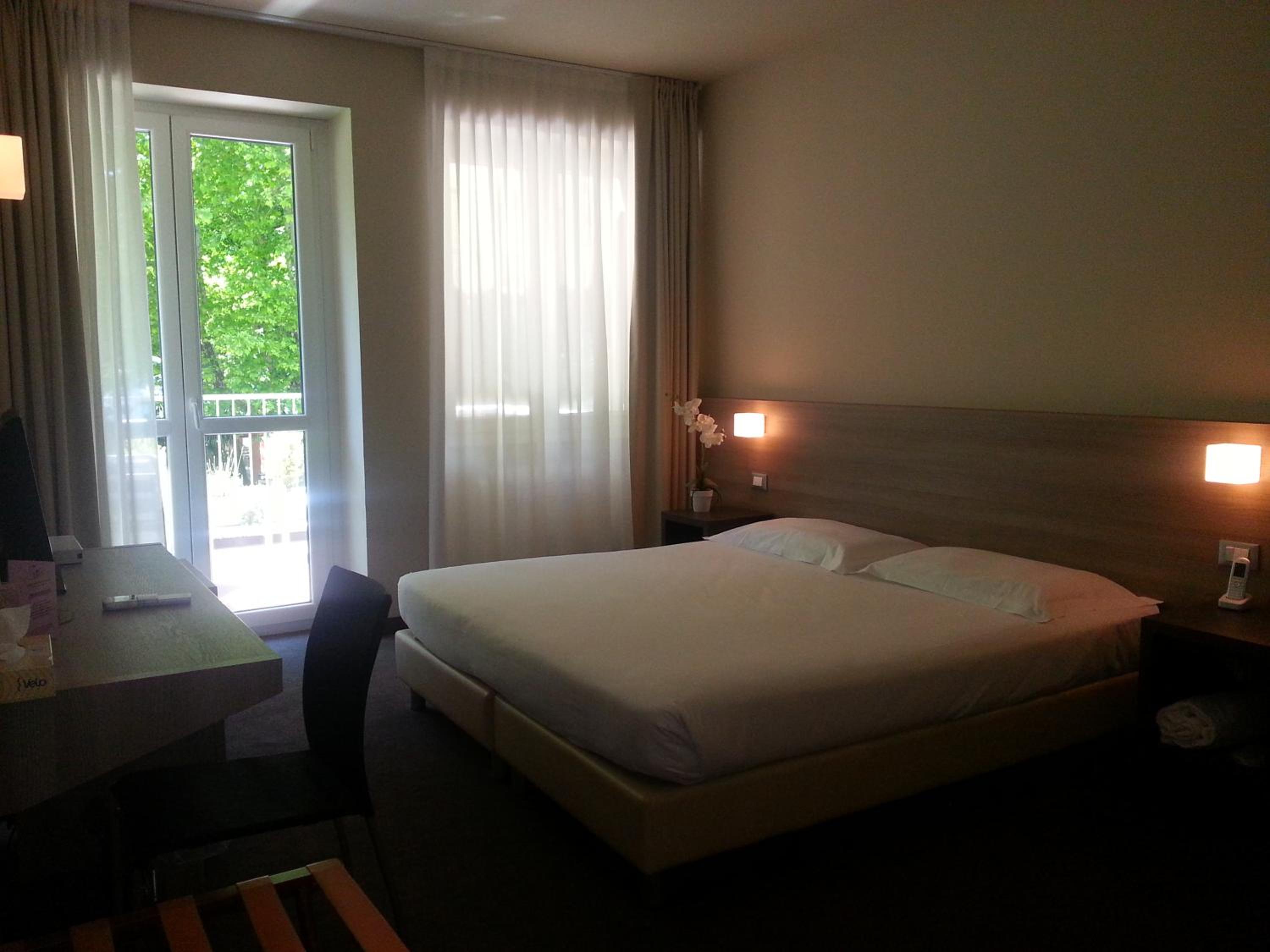 King Room with Lake View - Photo 18