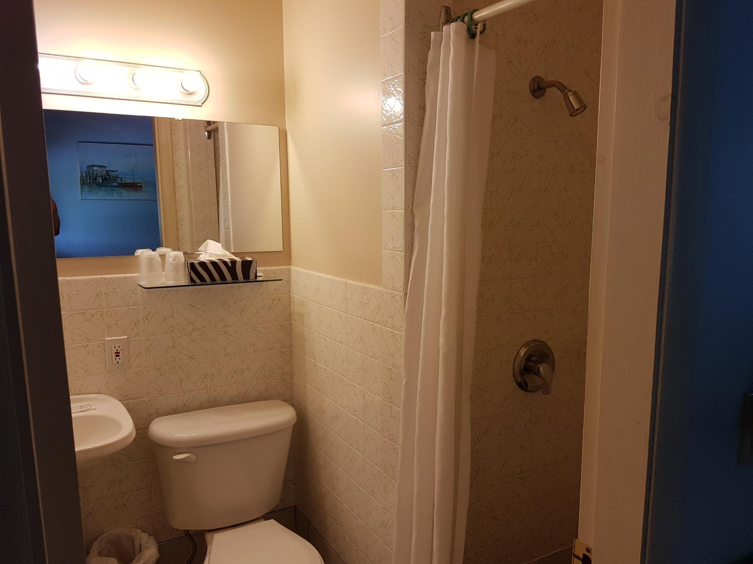 Queen Room photo 2