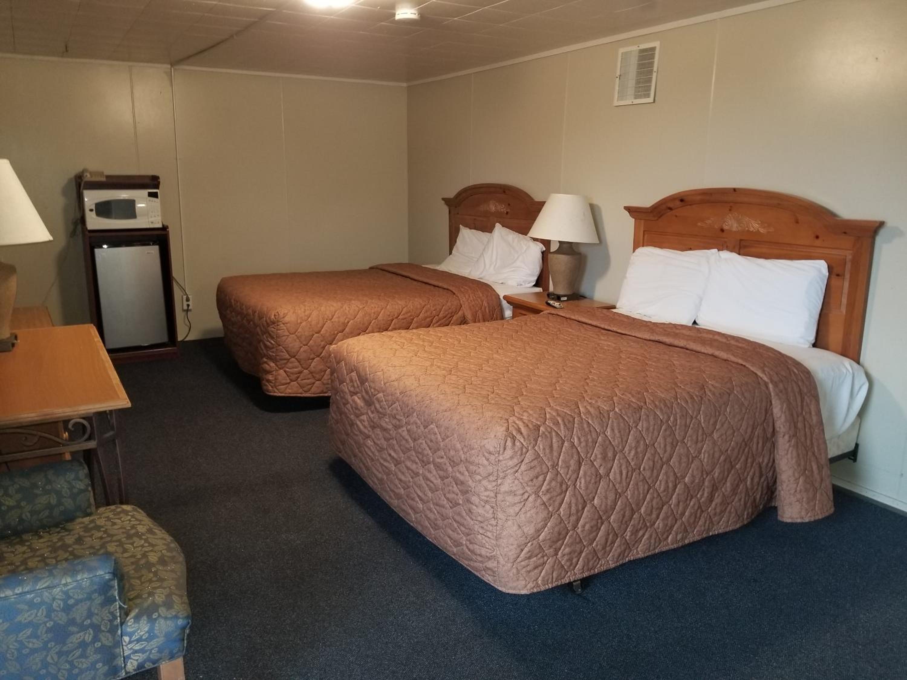 Queen Room with Two Queen Beds - Photo 1