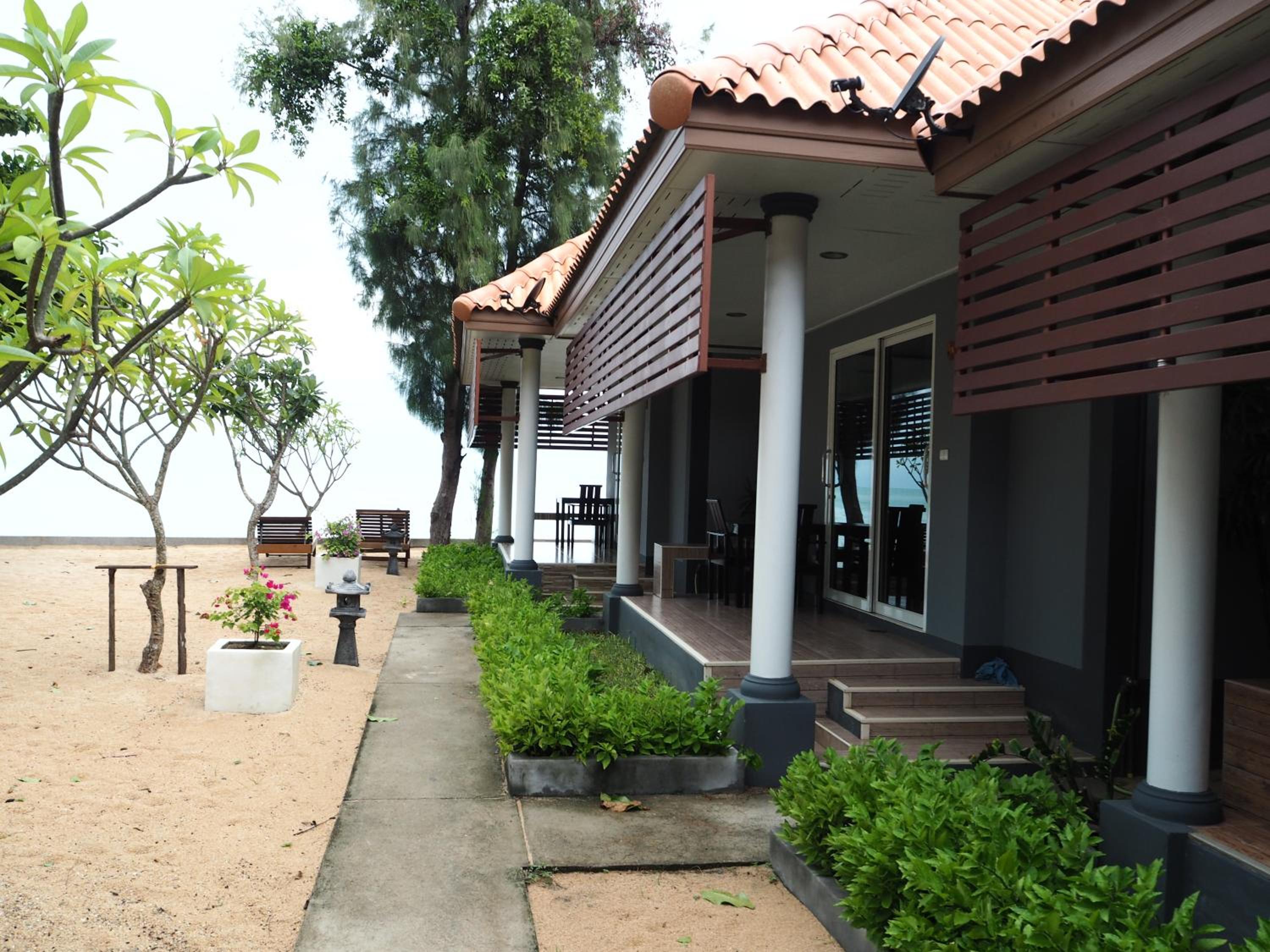 Bungalow with Sea View photo 2