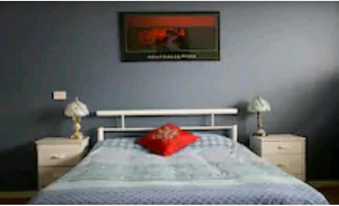 Room 3 - 85 ft² photo 2