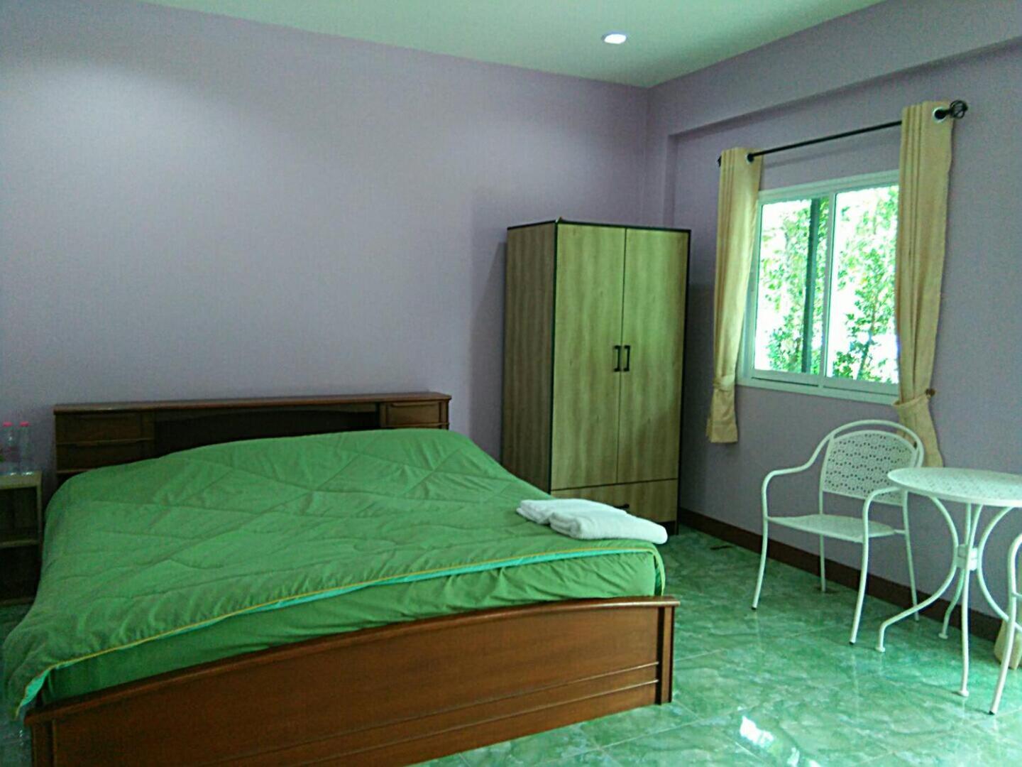 Standard Queen Room - Photo 8