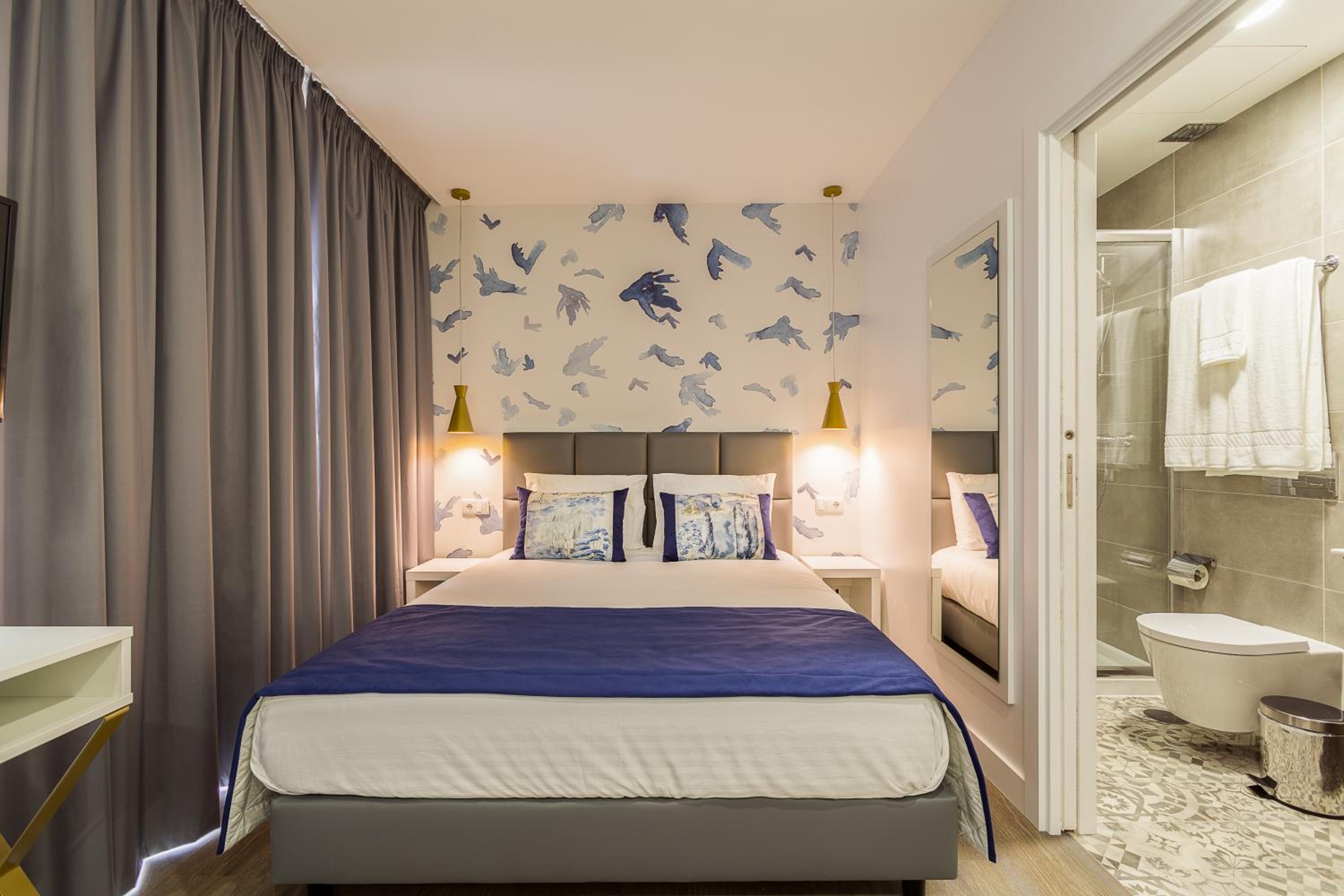 Double Room with Balcony - Photo 4