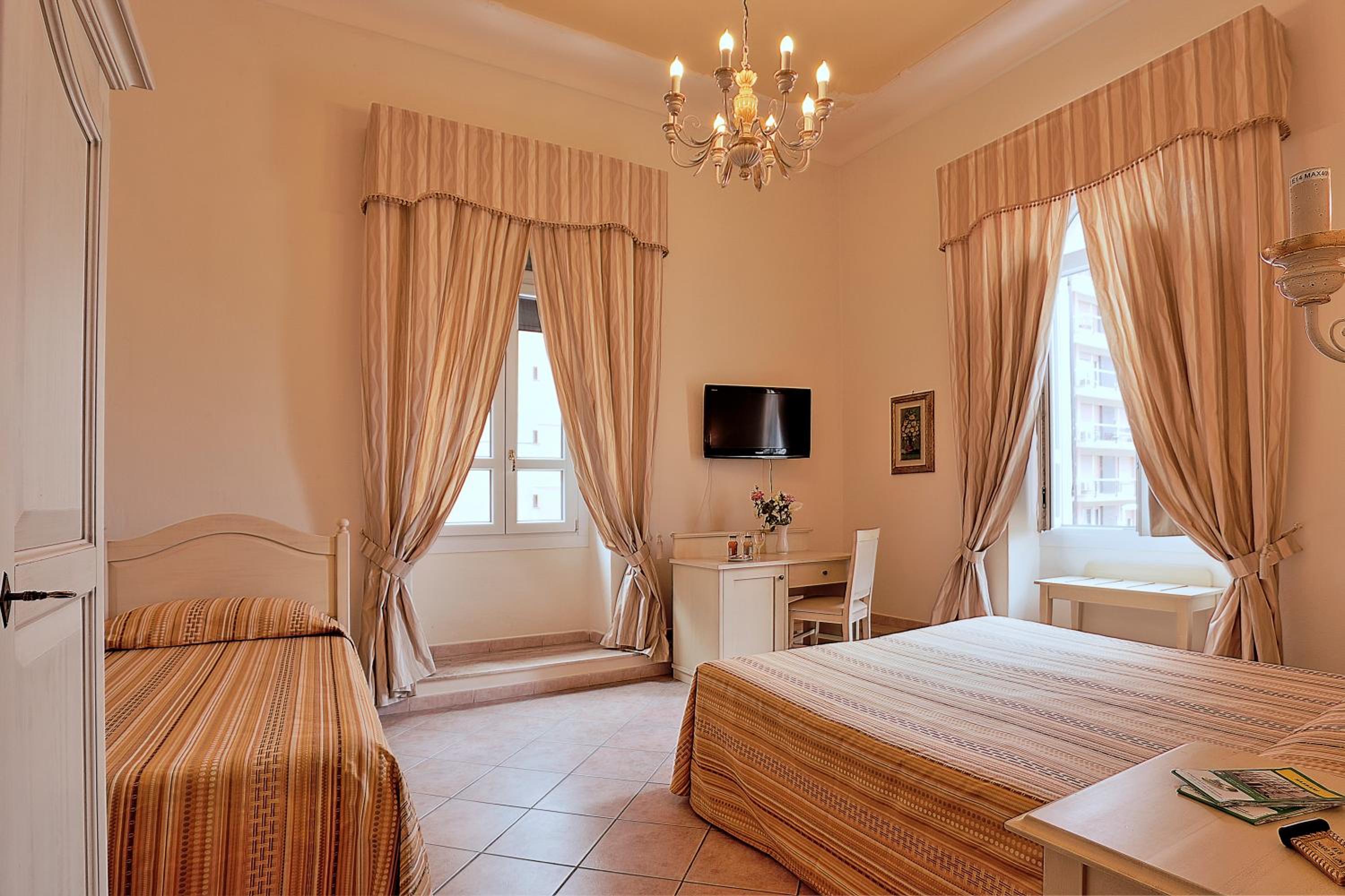 Double or Twin Room - Photo 1