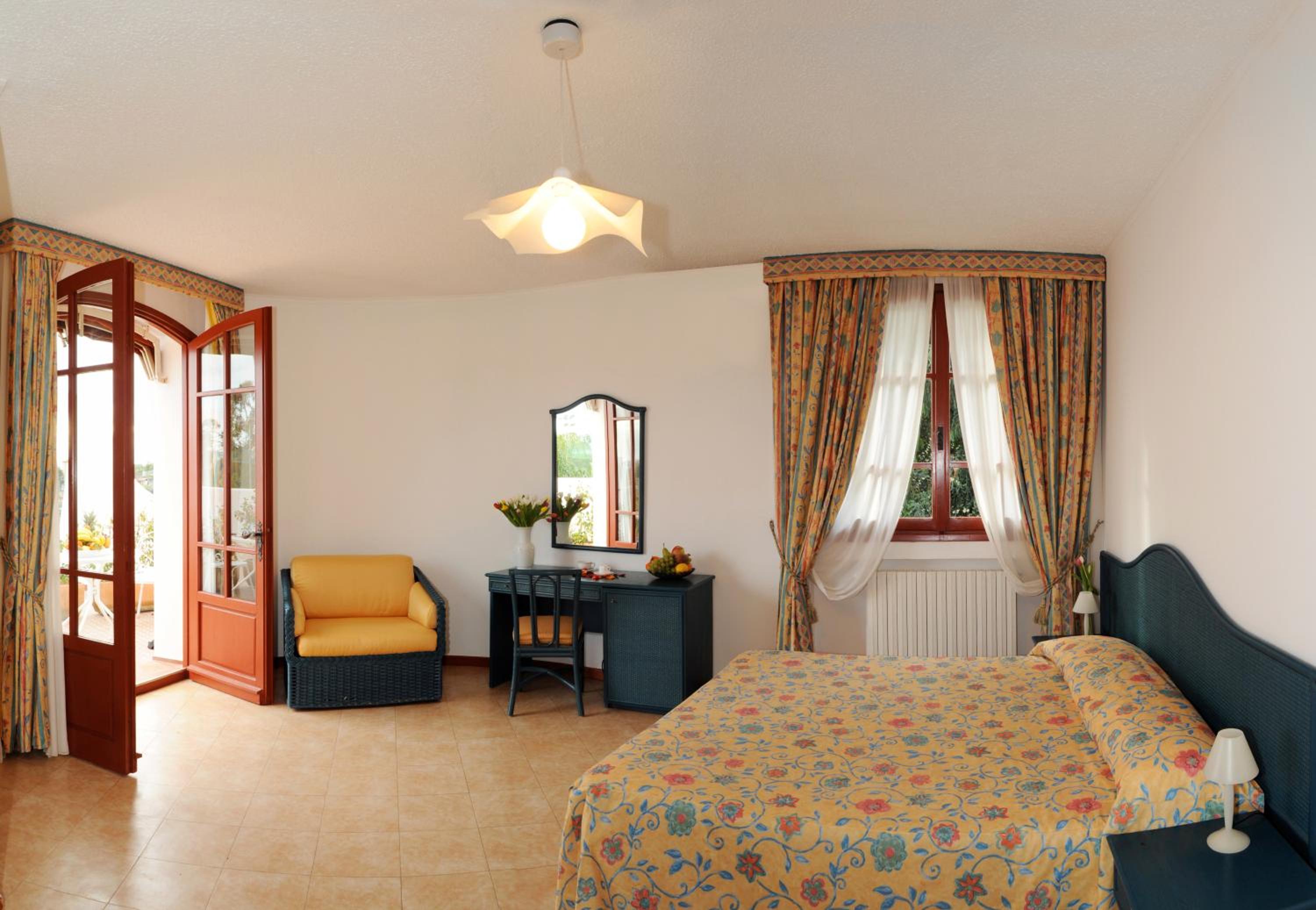 Triple Room with Balcony - Photo 1