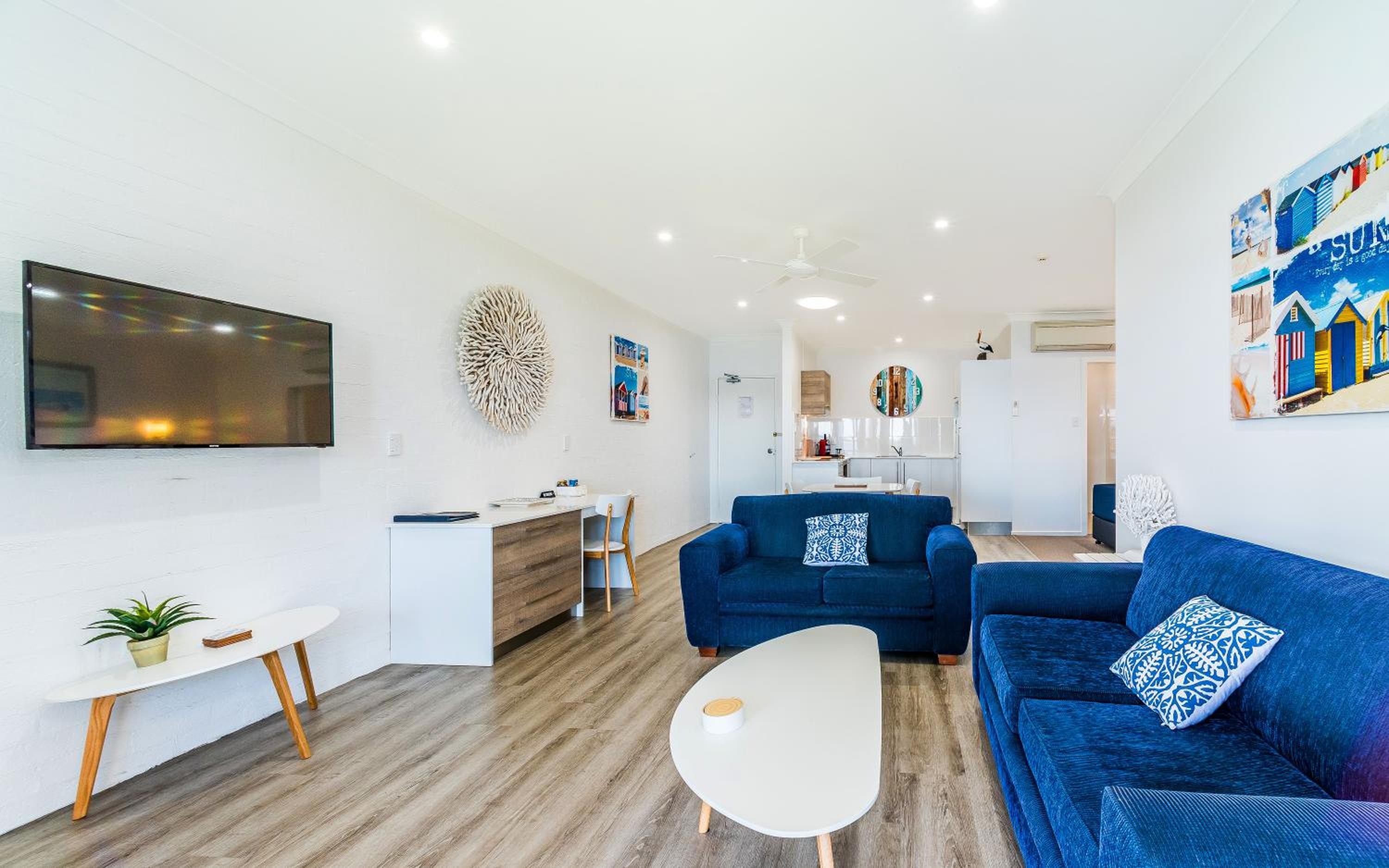 Superior Family Room photo 2