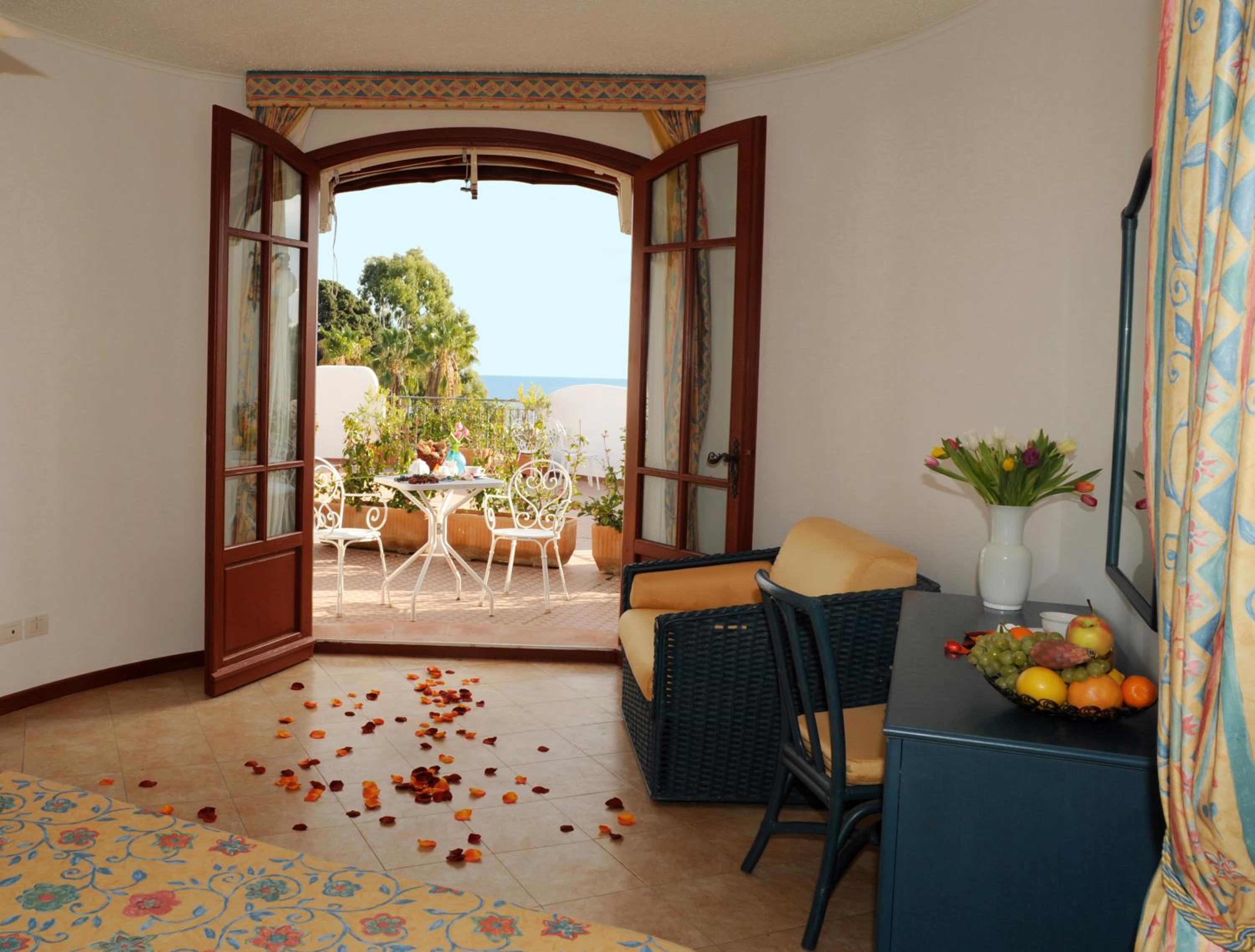 Triple Room with Balcony - Photo 4