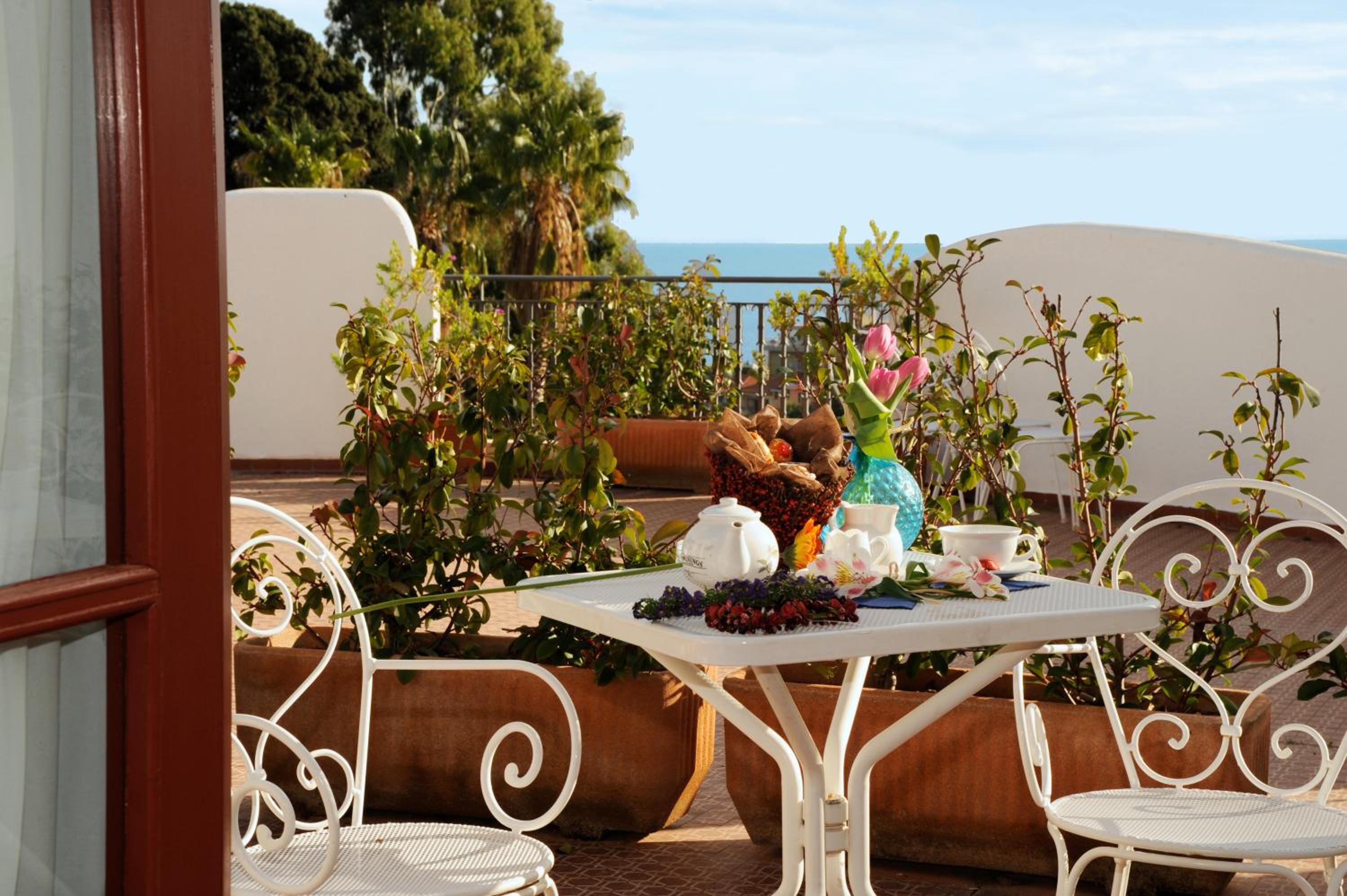 Triple Room with Balcony - Photo 3