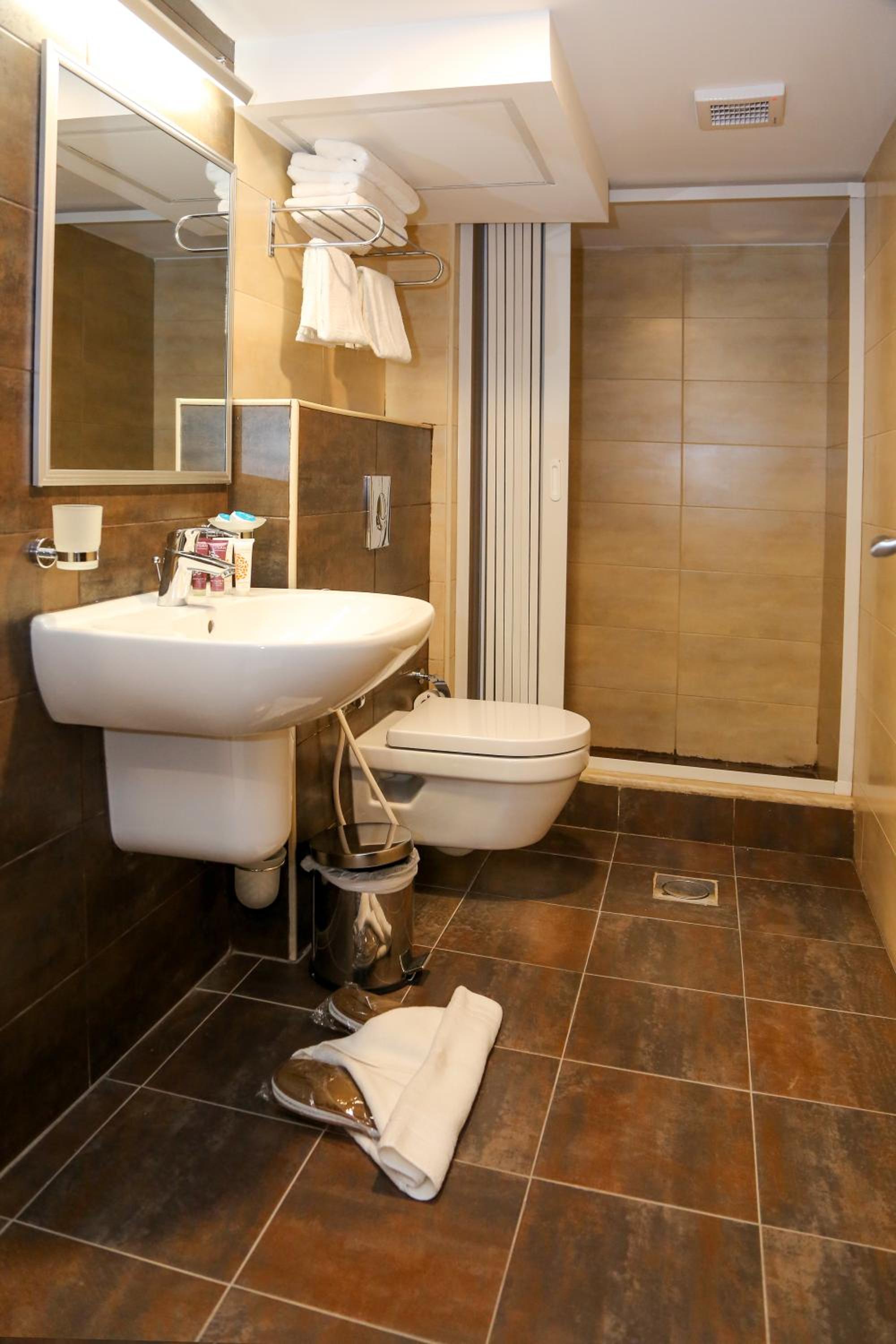 Standard Triple Room - Photo 1