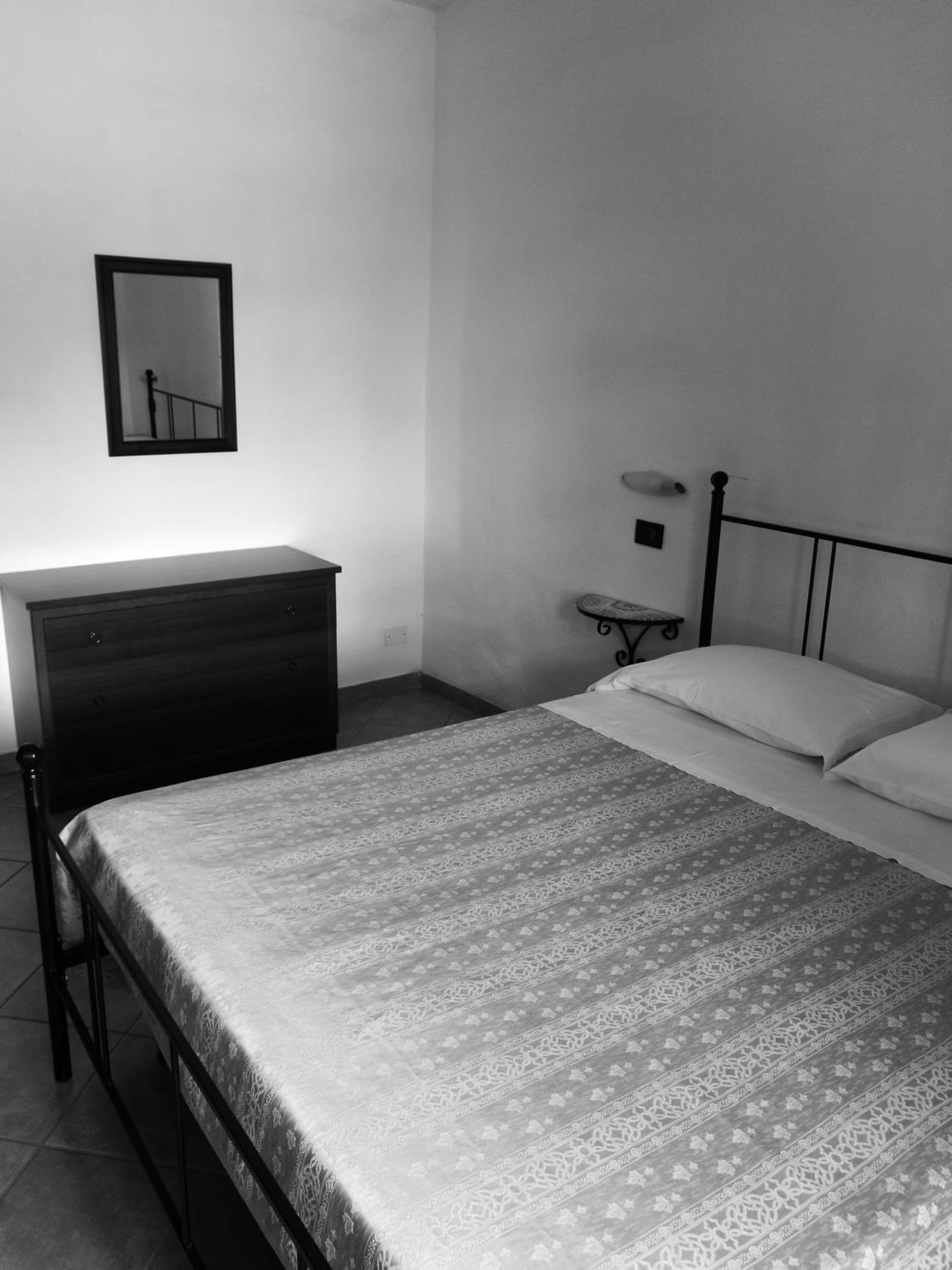 One-Bedroom Apartment - Photo 11