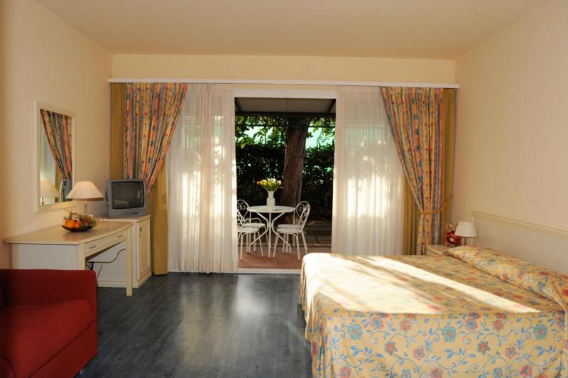Quadruple Room with Patio - Photo 1