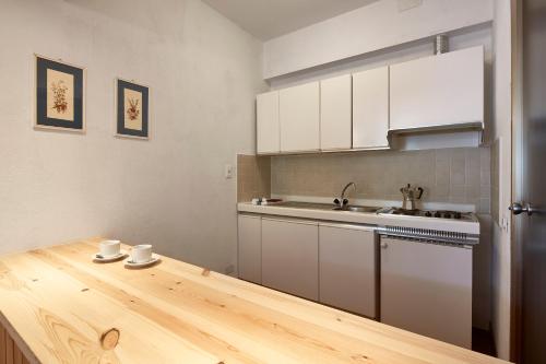 One-Bedroom Apartment photo 3
