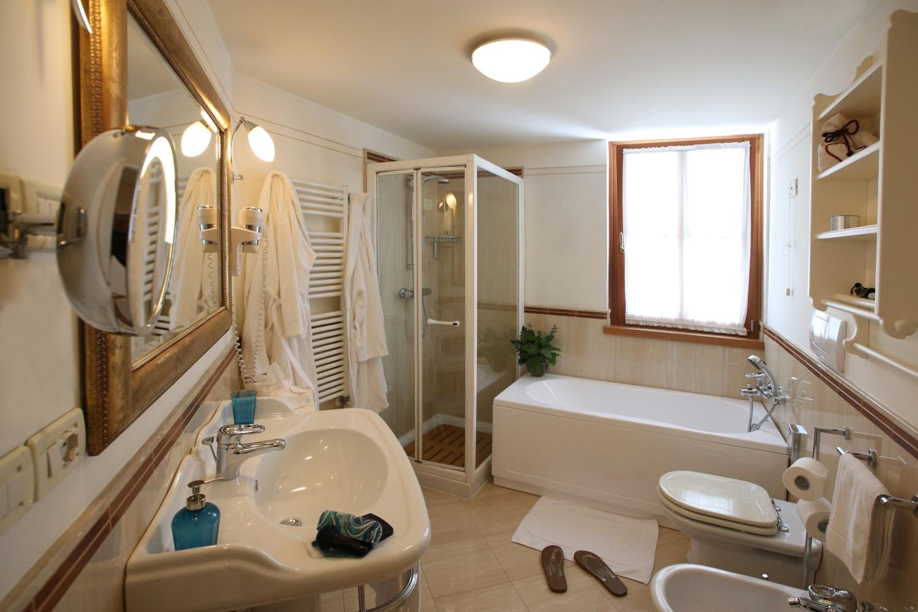 Classic Suite (3 Adults) - Photo 3