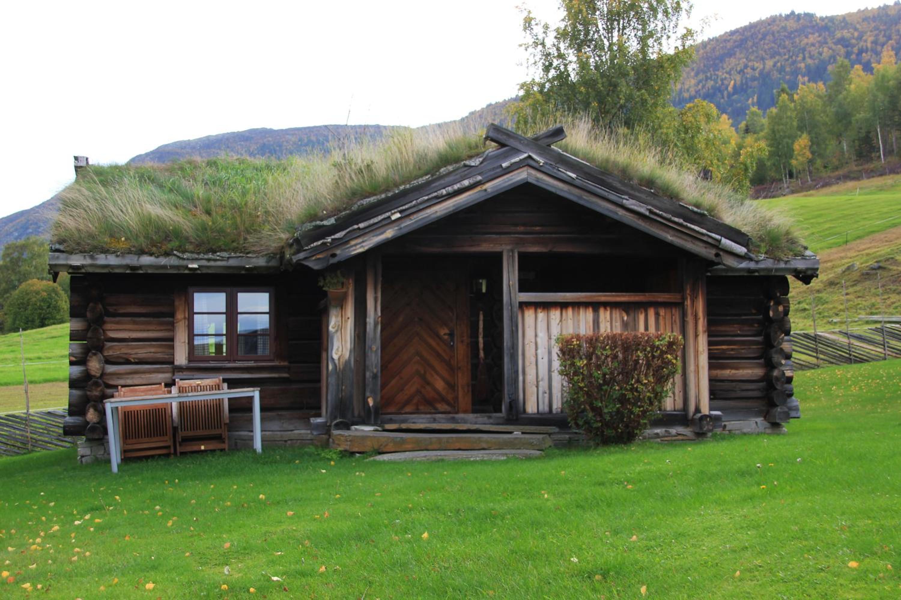 Two-Bedroom Cottage - Photo 2
