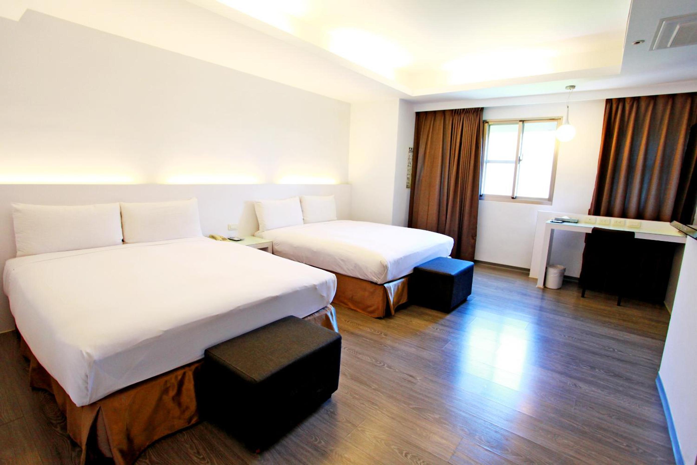 Quadruple Room with Private Bathroom