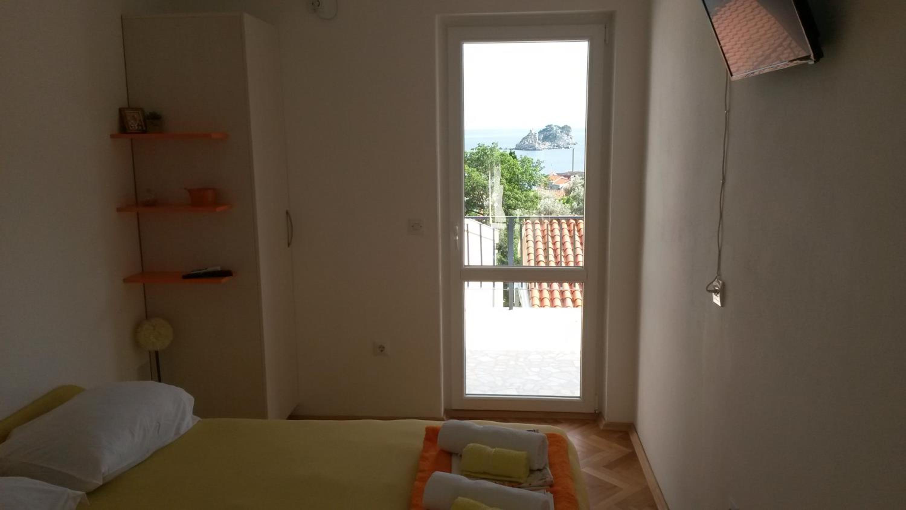 Studio Apartment with Sea View