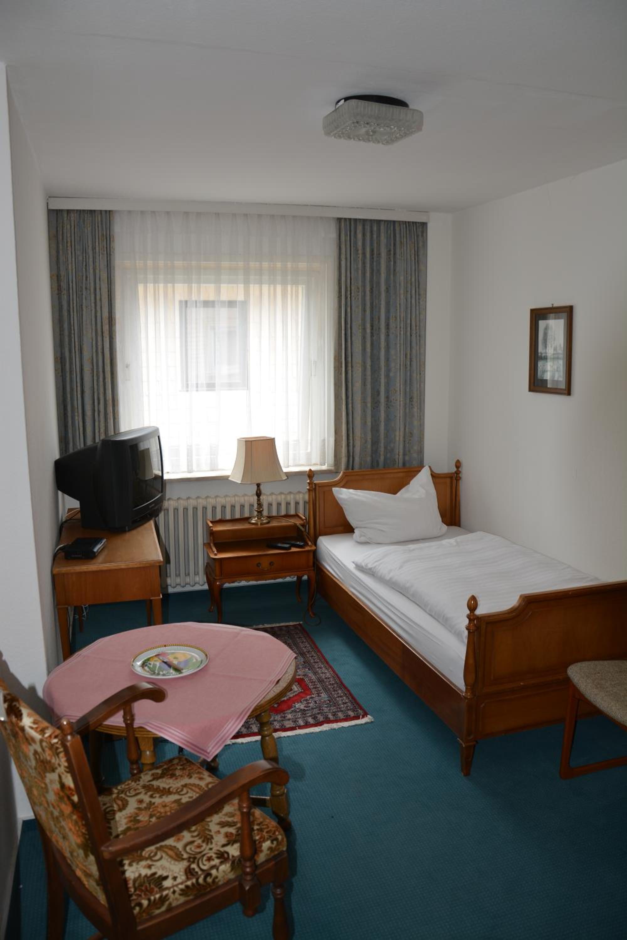 Single Room with Private Bathroom photo 1
