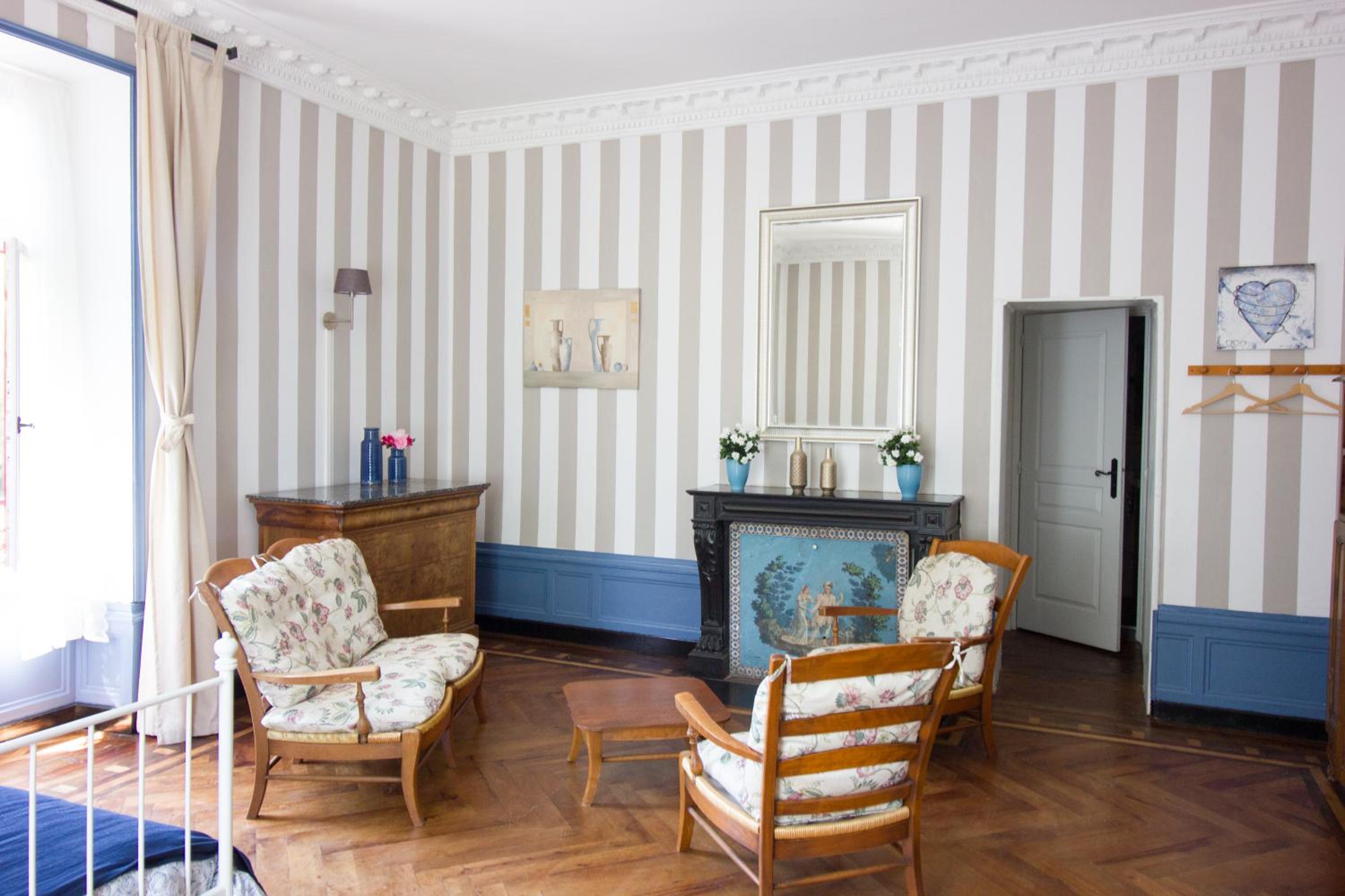 Deluxe Family Room photo 3