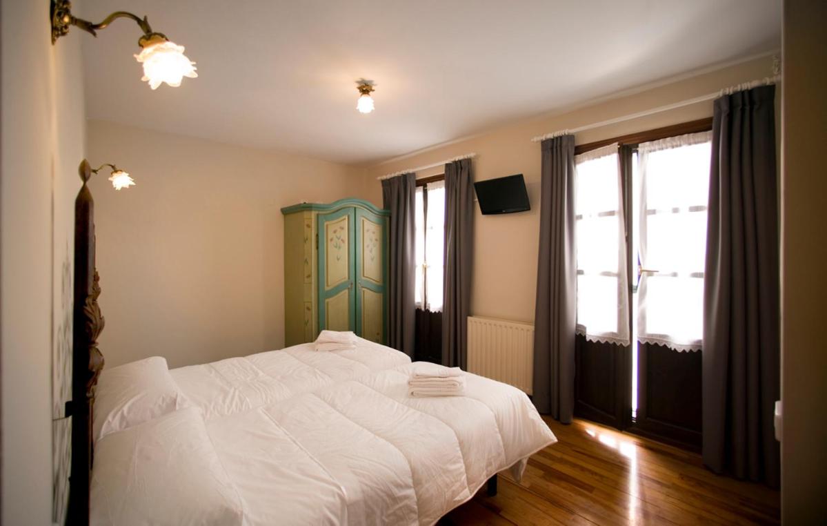 Double or Twin Room - Photo 6