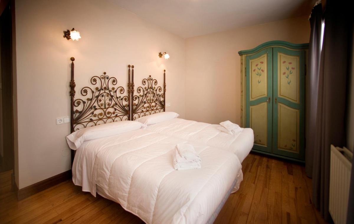 Double or Twin Room - Photo 5