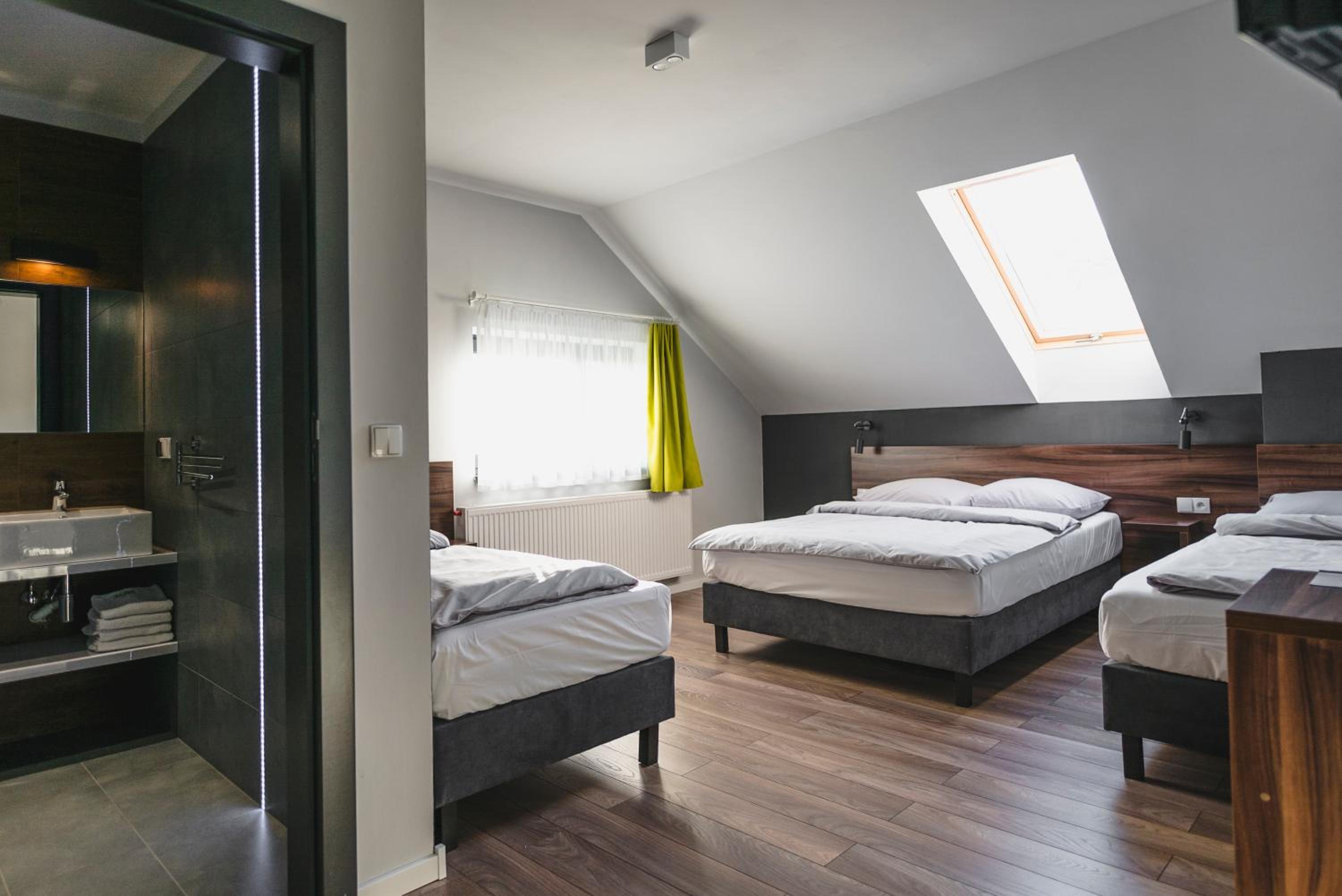 Quadruple Room with Mountain View - Photo 8