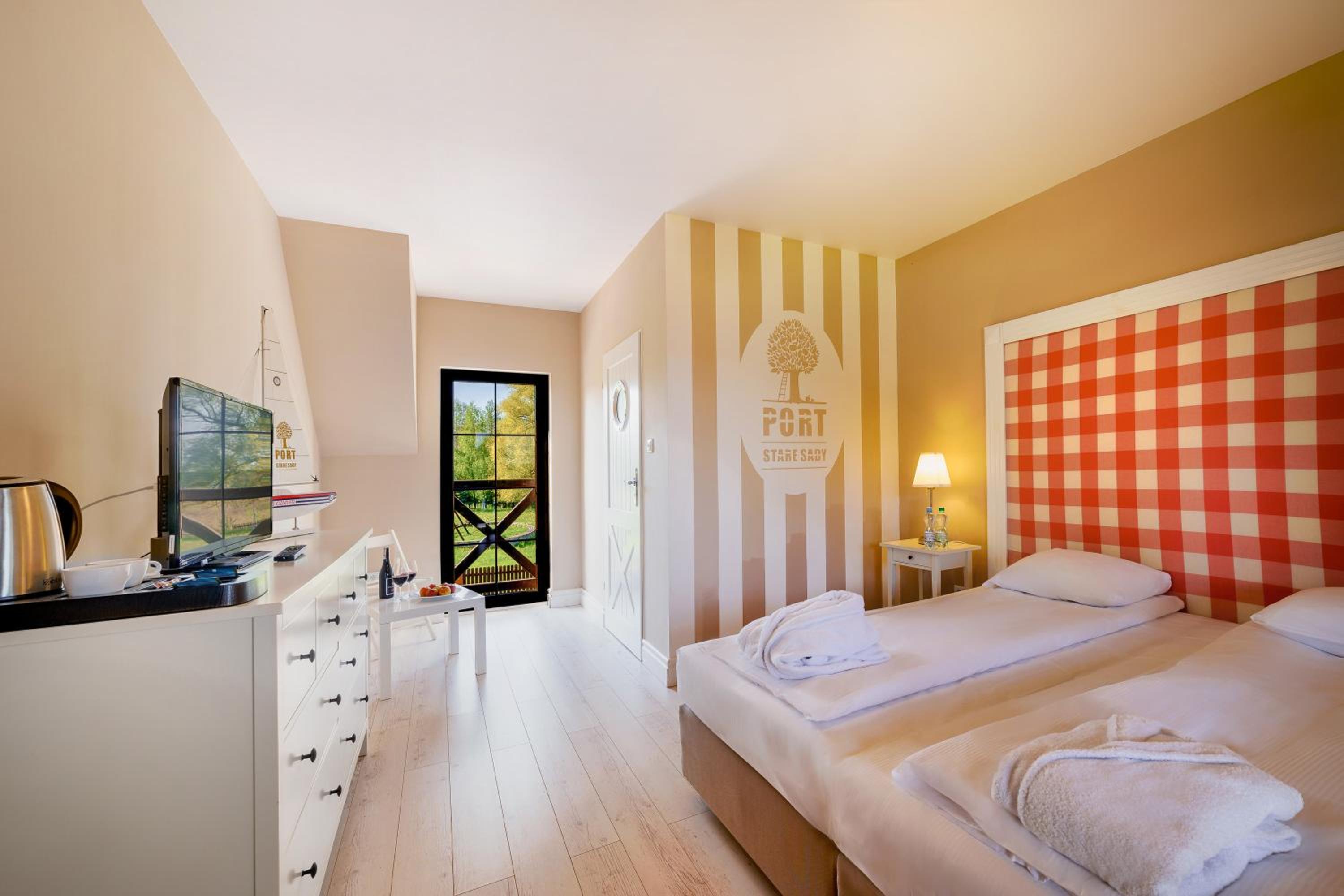 King Room with Lake View - Photo 16