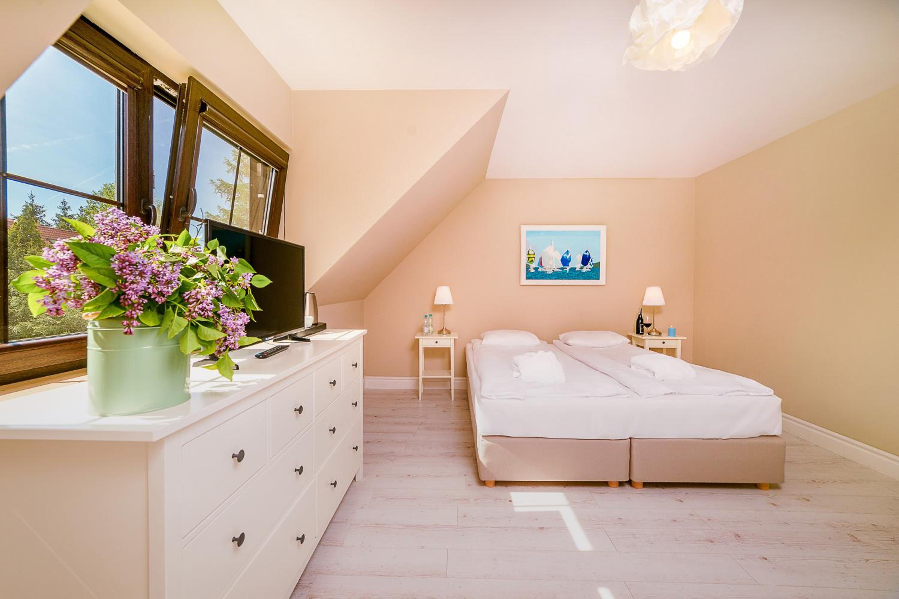 King Room with Lake View - Photo 14