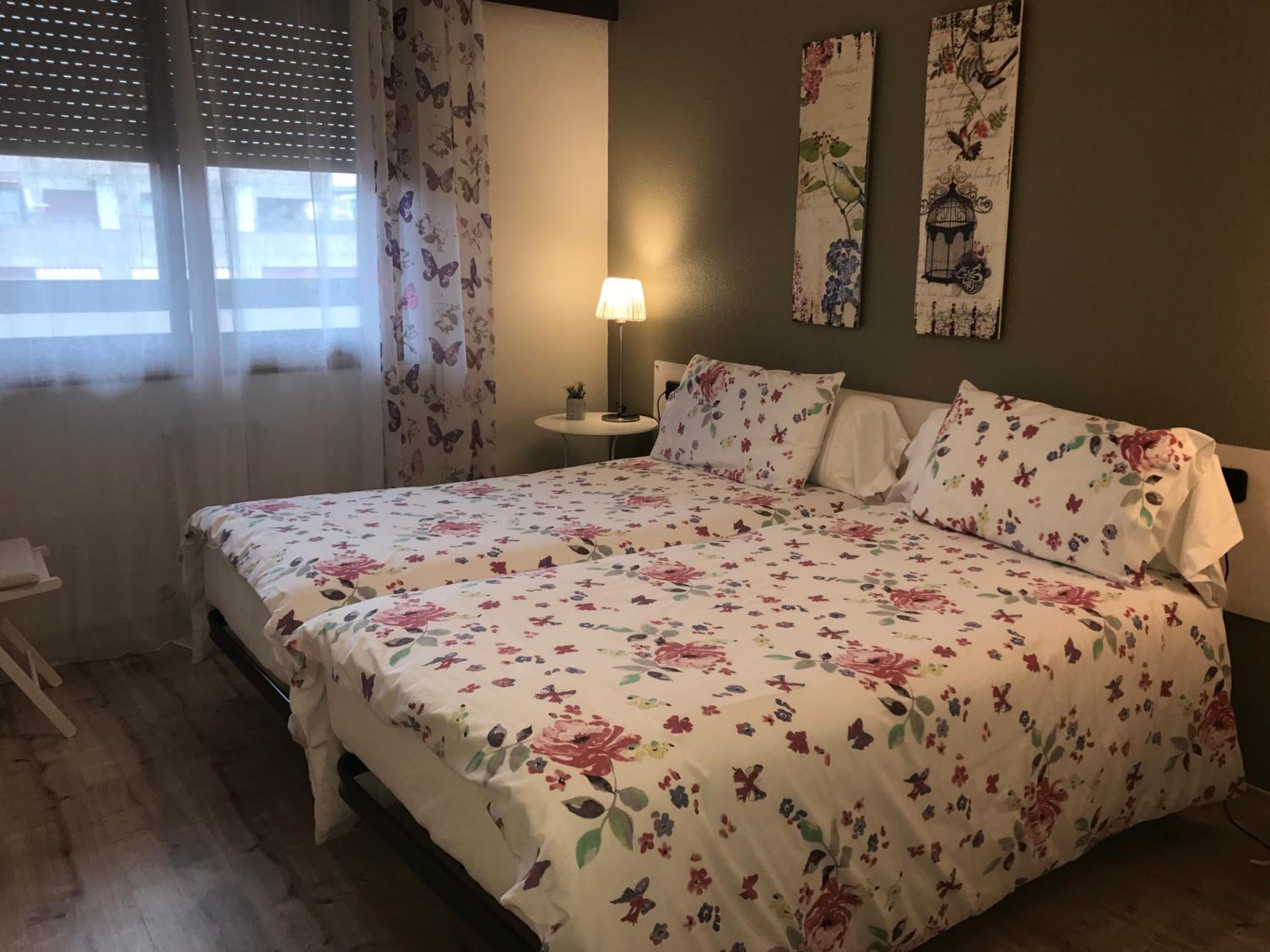 Twin Room - Photo 13