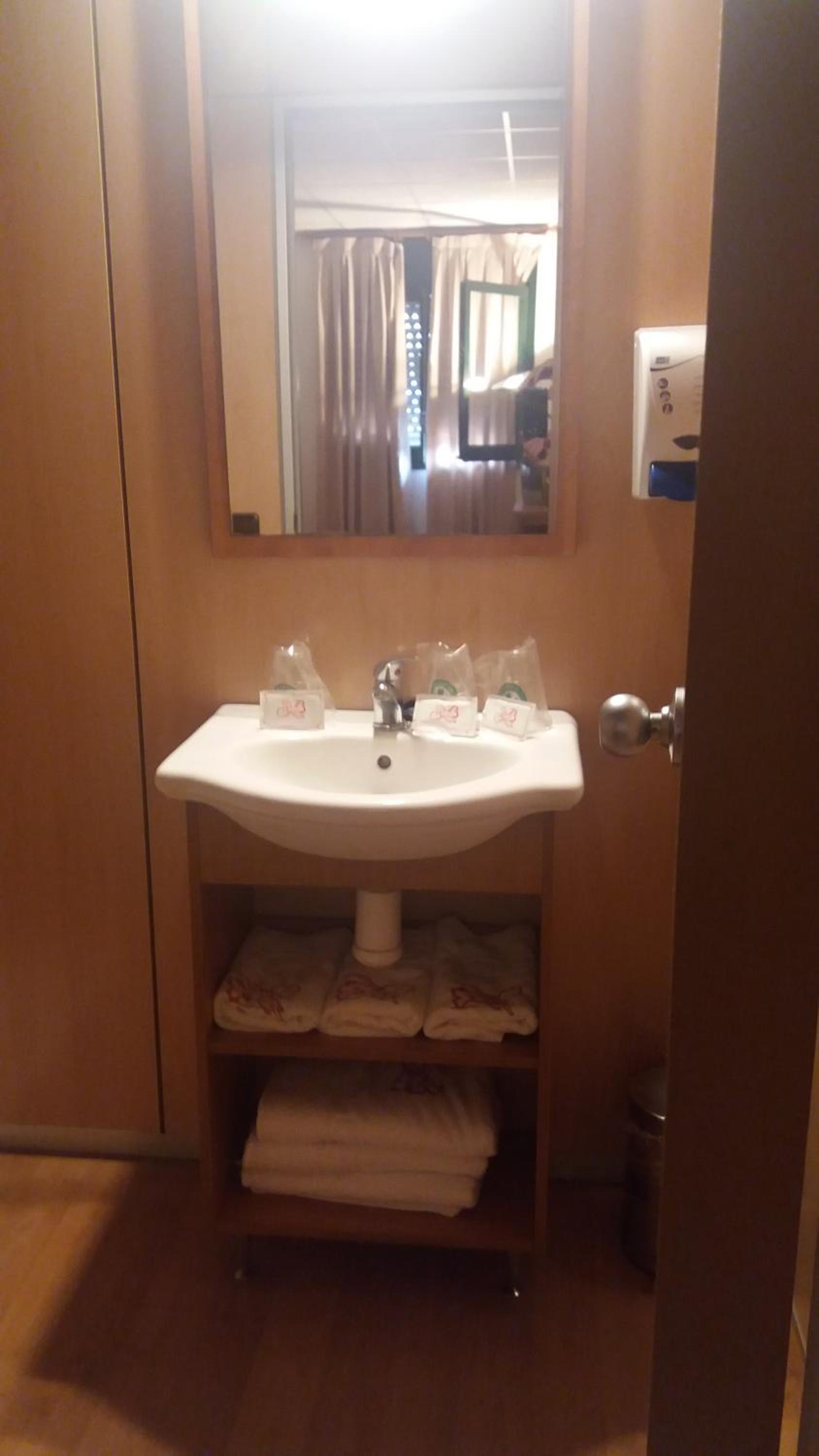 Triple Room with Private Bathroom photo 3