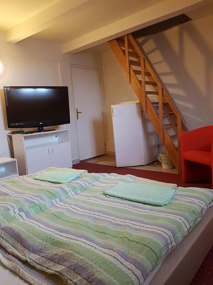 Triple Room - Photo 1