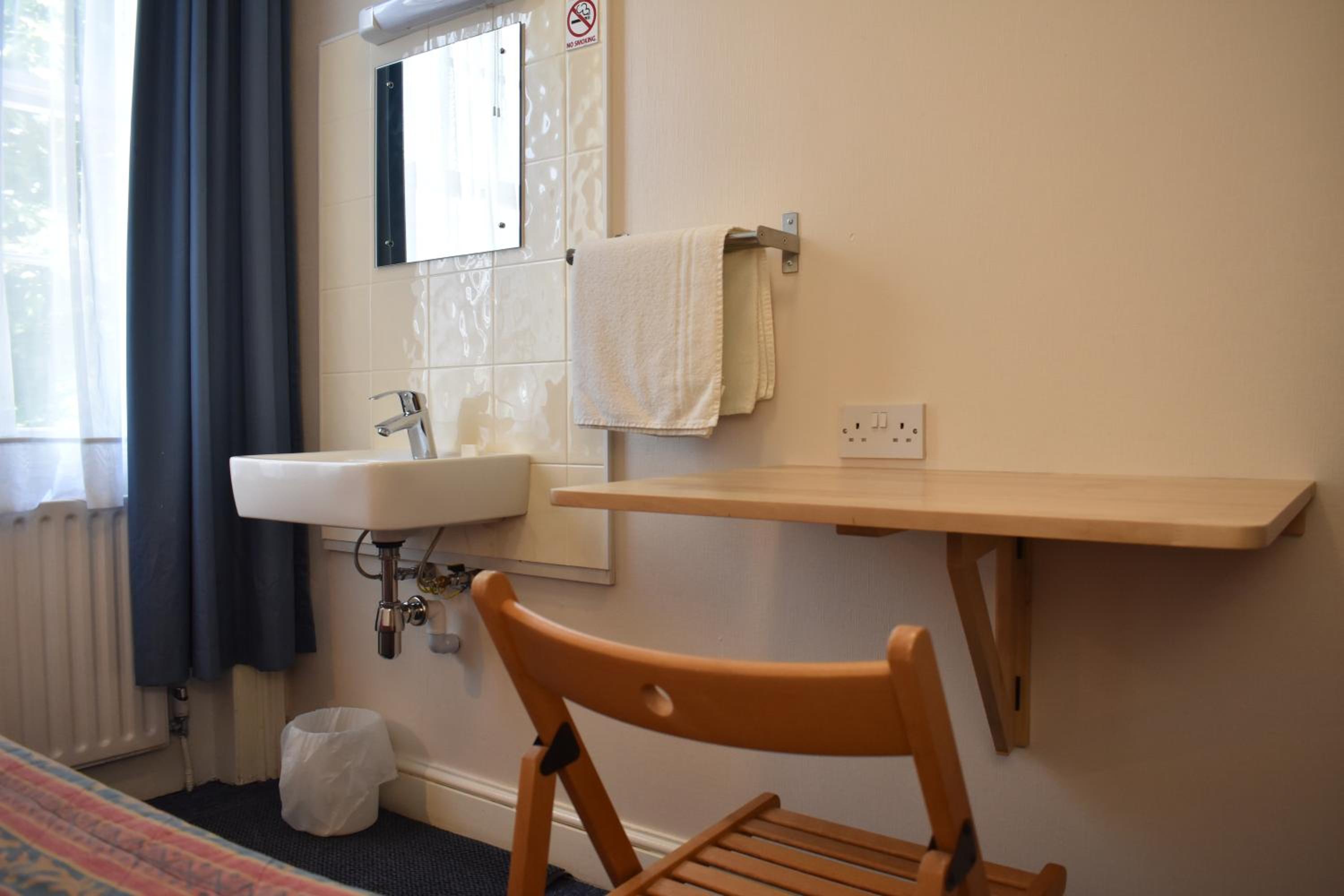 Single Room with Shared Bathroom photo 3