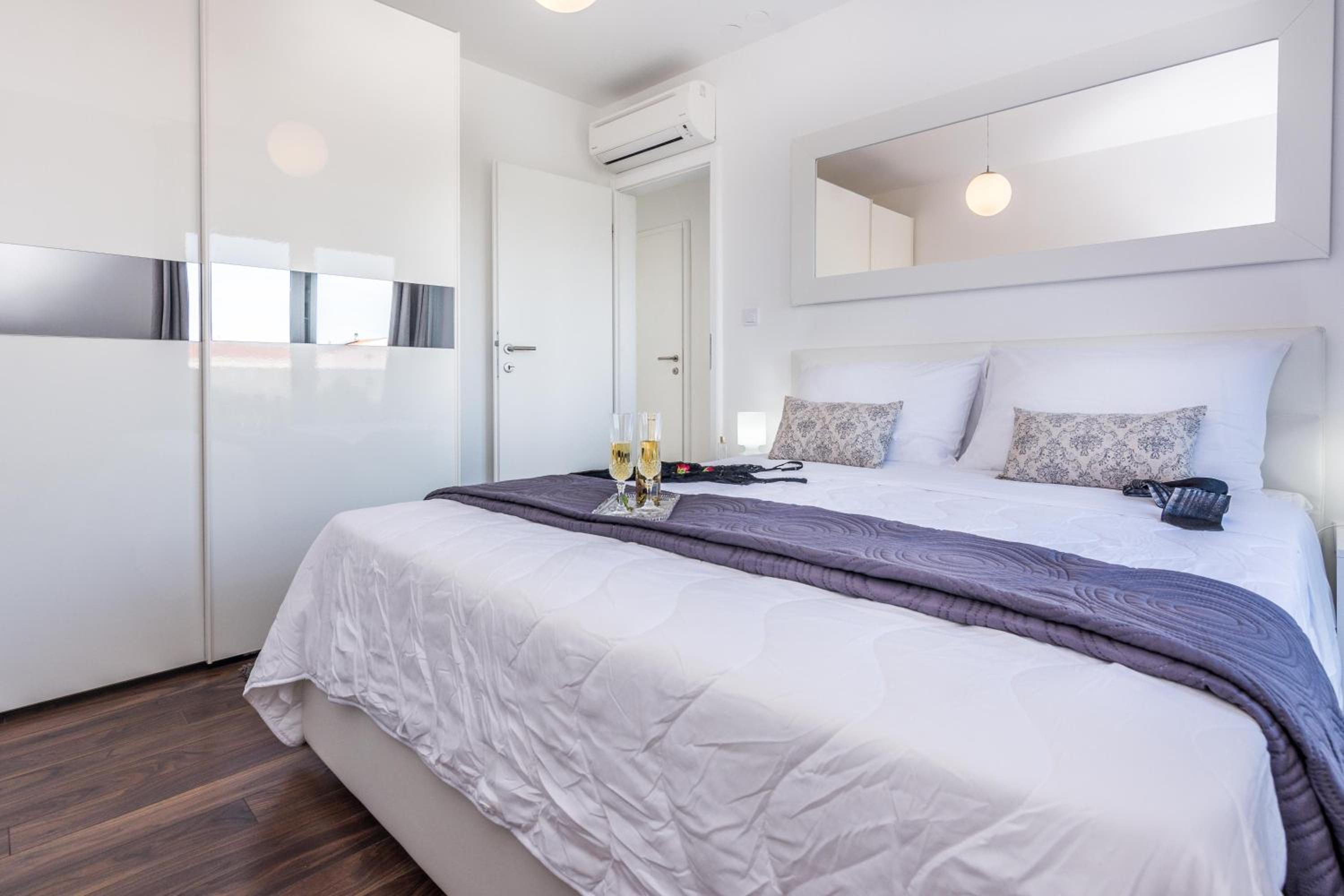 Superior Apartment with Hot Tub