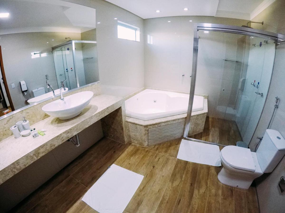 King Suite with Spa Bath photo 2