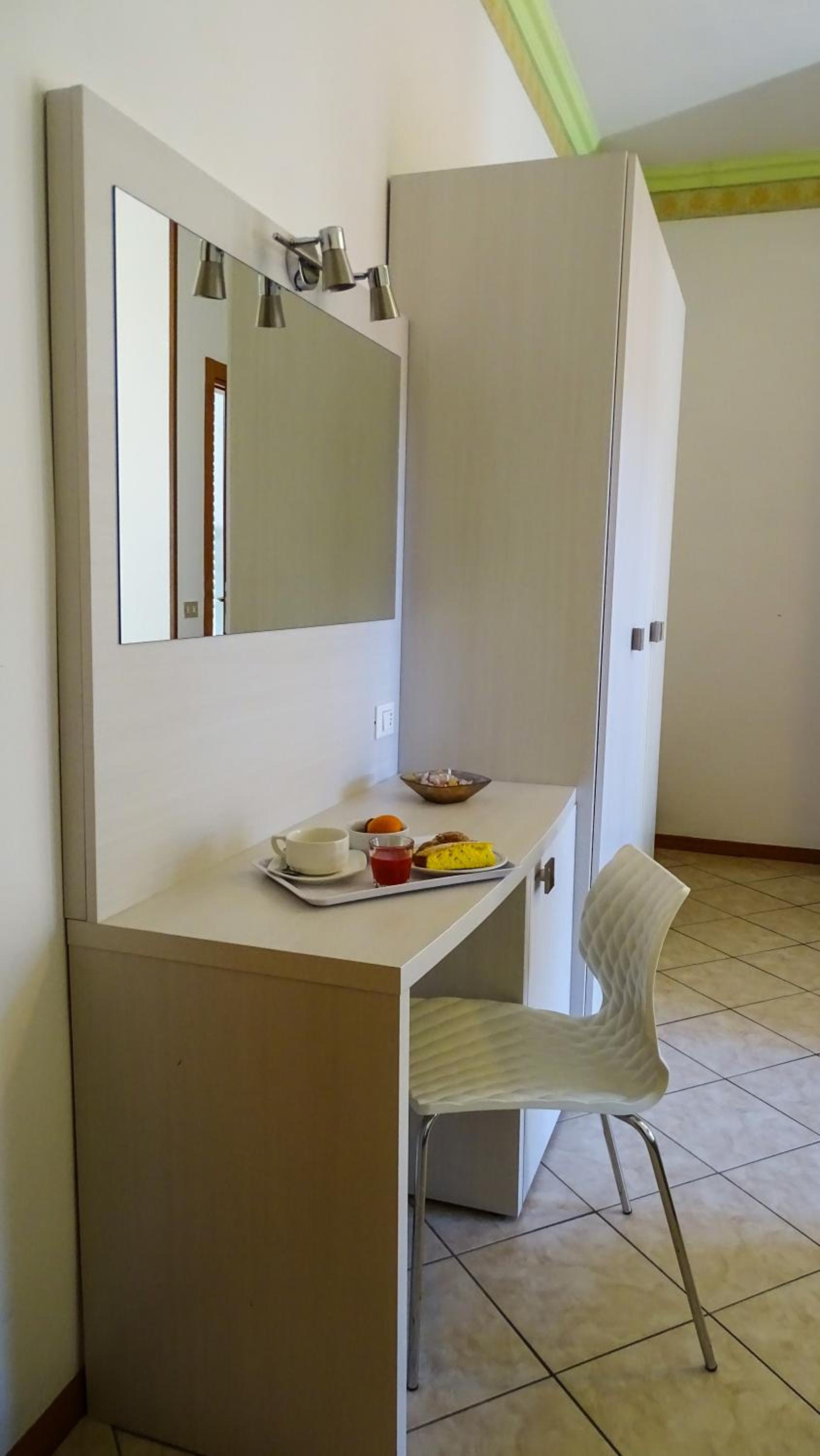 Standard Double Room - Photo 3