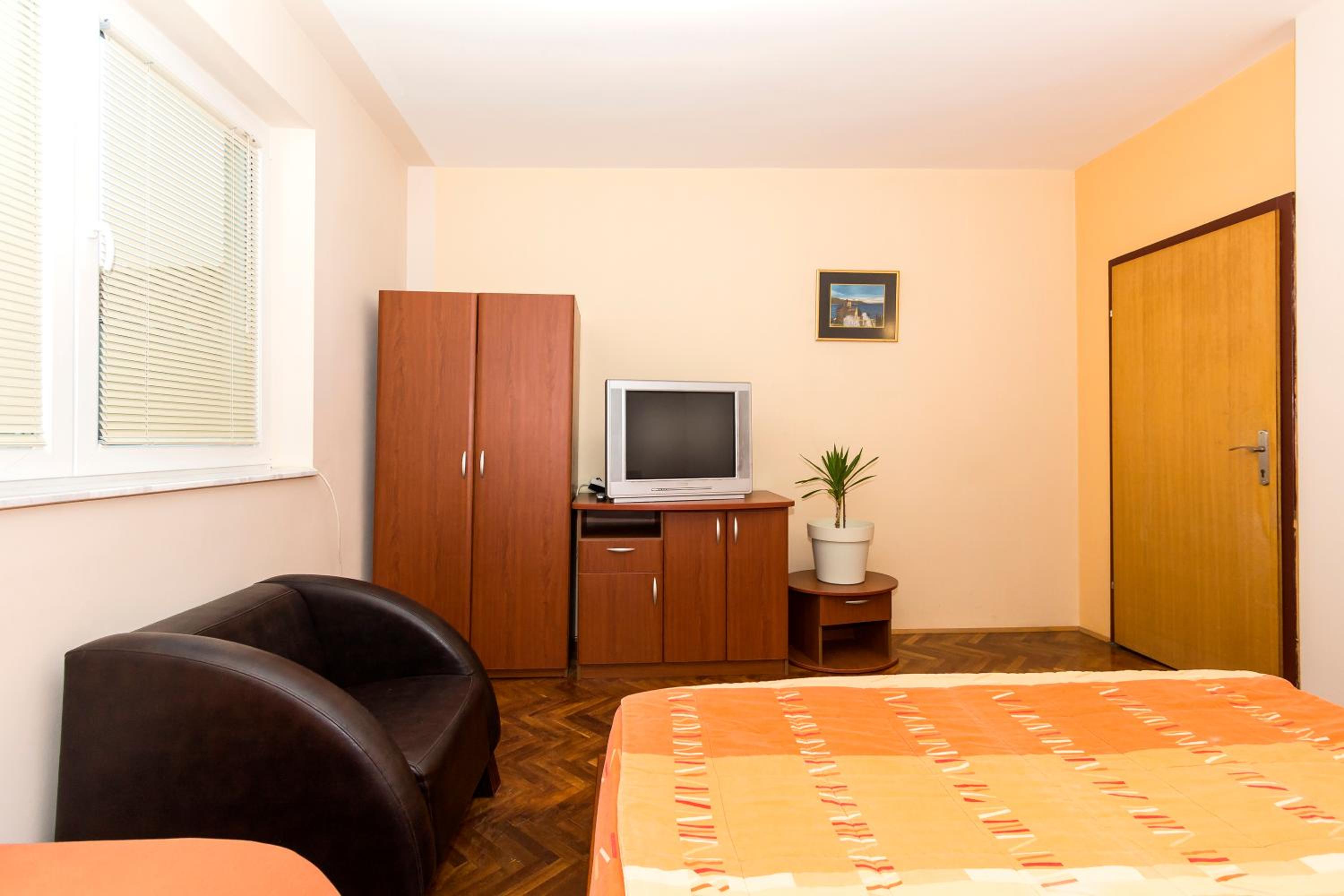 Apartment with Garden View