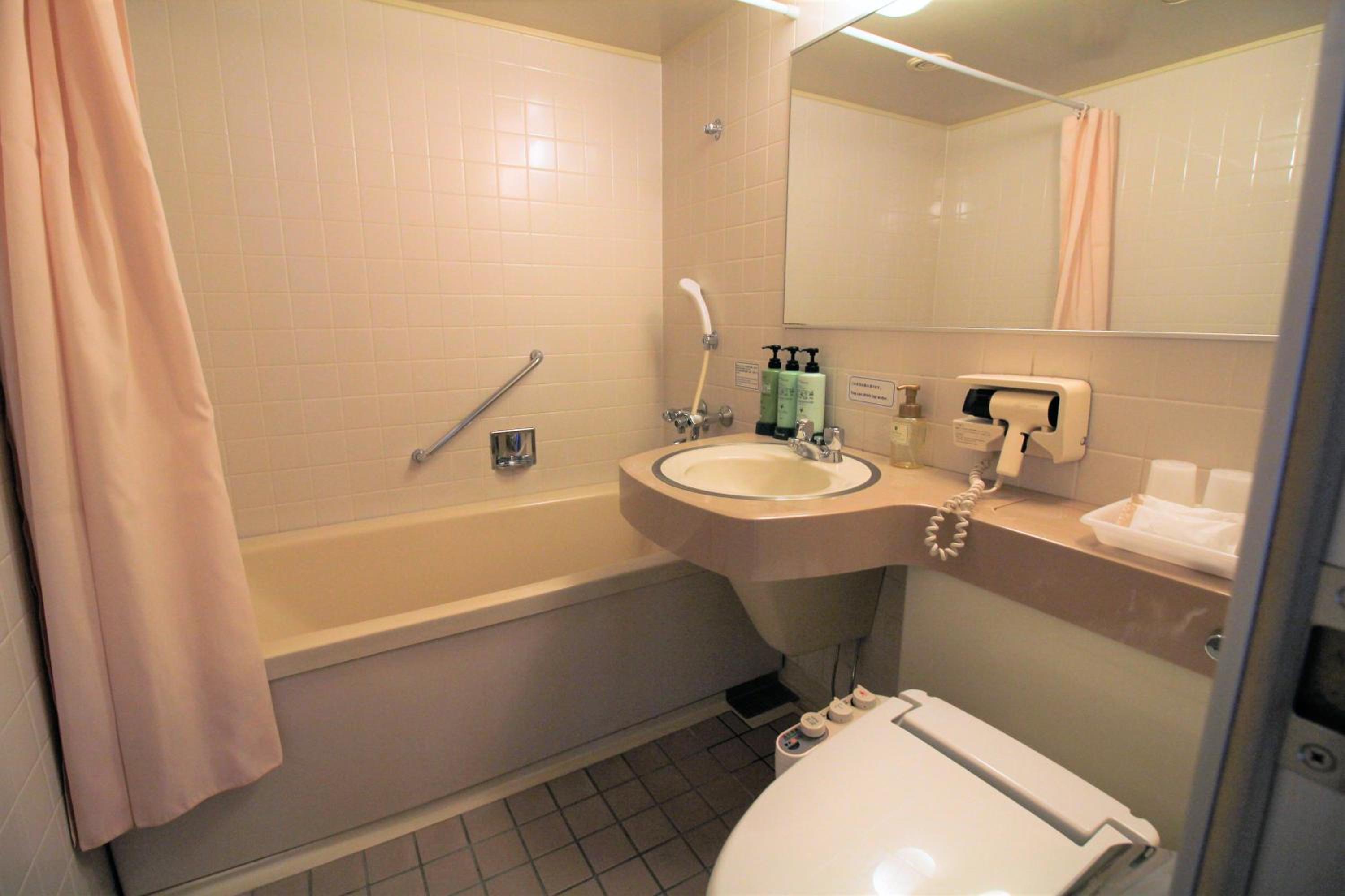 Twin Room - Non-Smoking - Photo 3