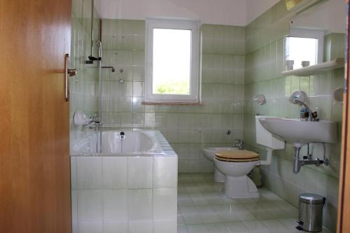 Apartment with Balcony - Photo 23