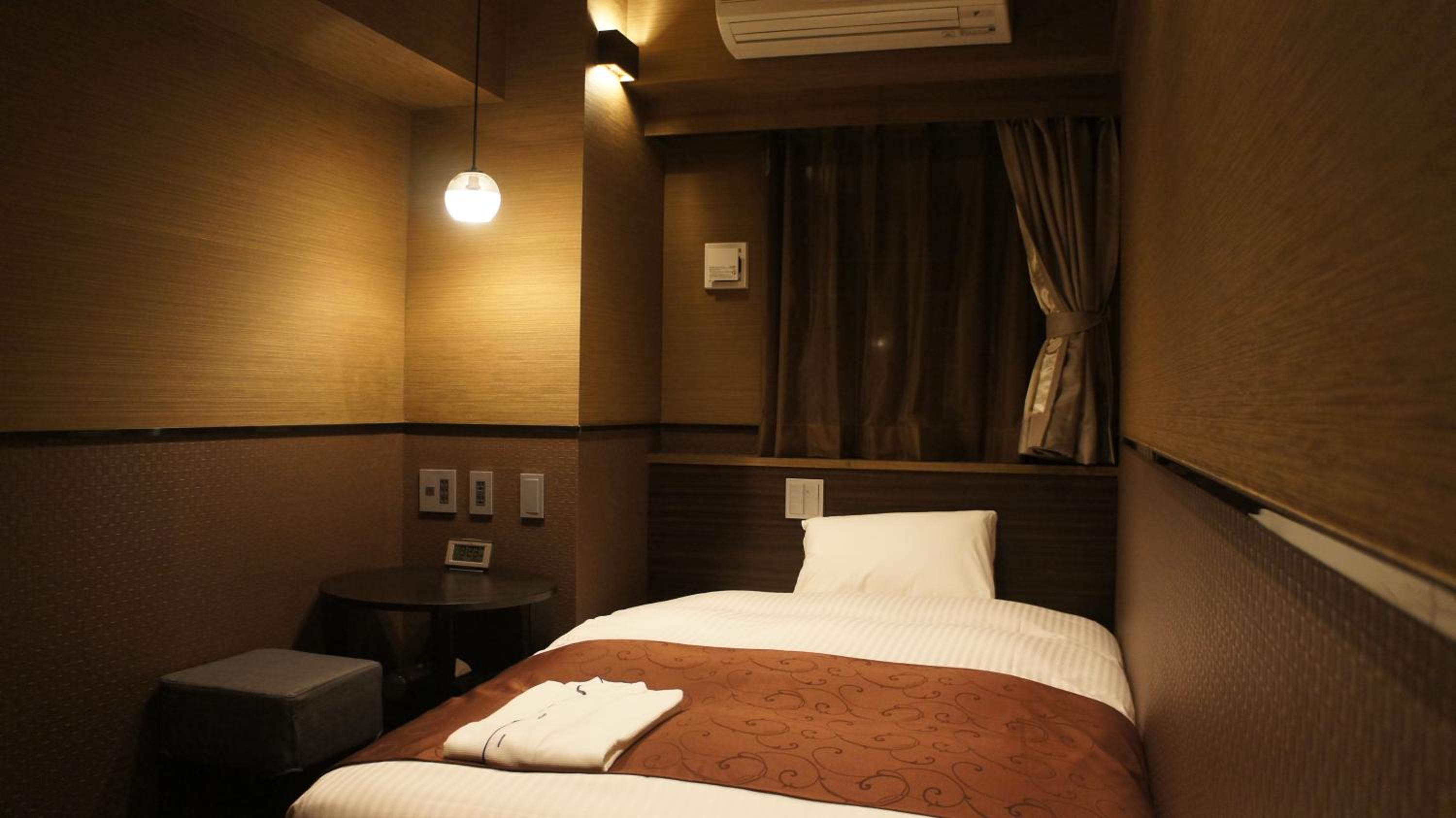Single Room with Bathroom photo 2