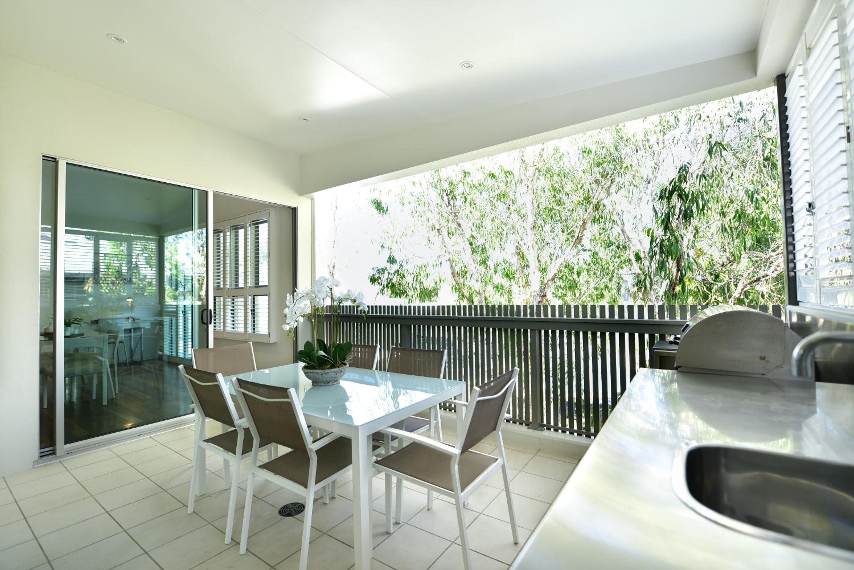 Three-Bedroom Byron Penthouse - Photo 3