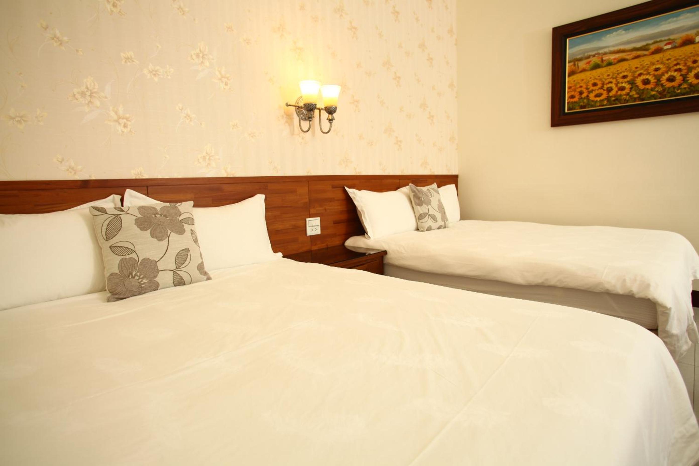 Double or Twin Room with Balcony photo 3